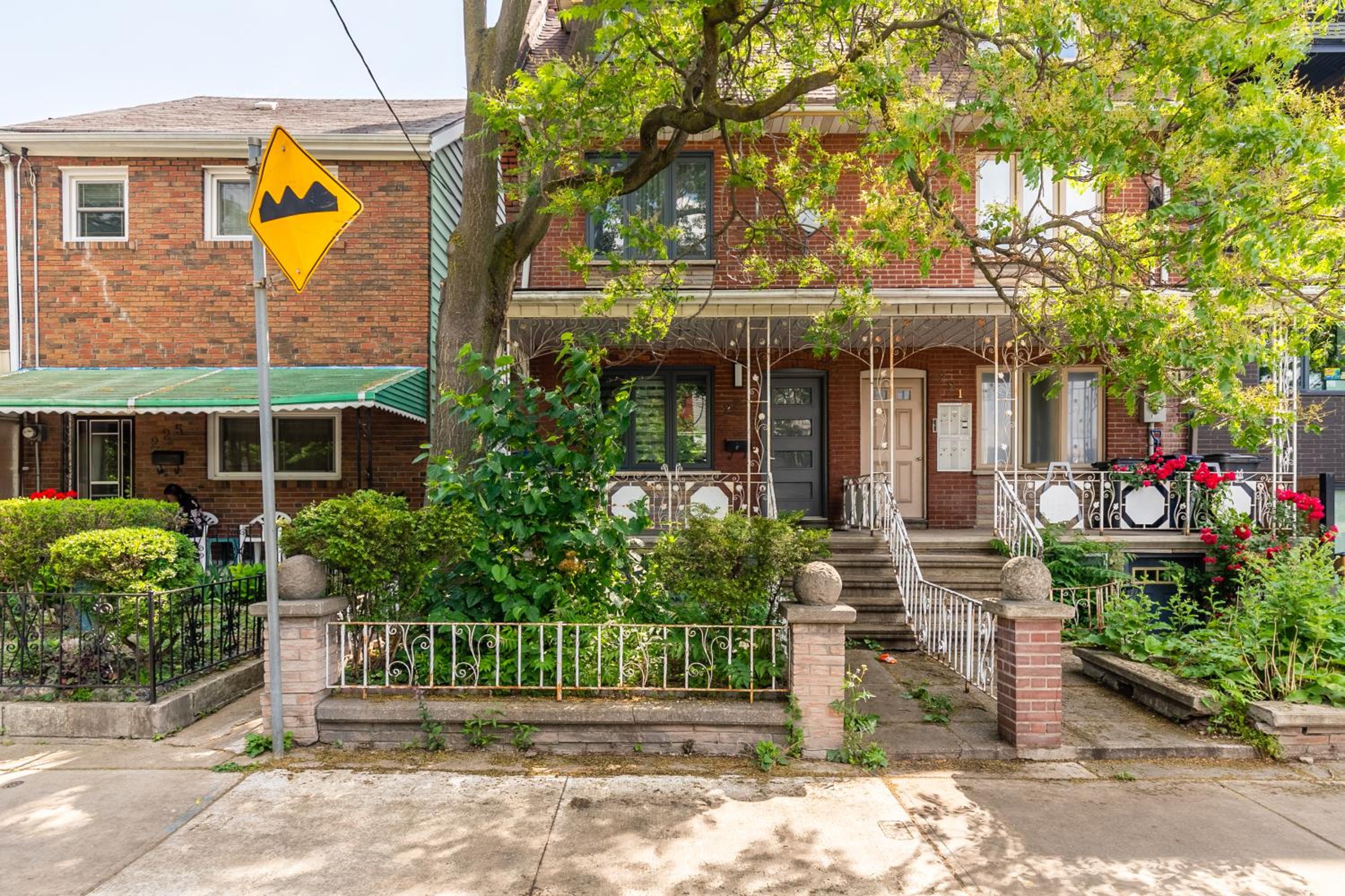 Fancy Downtown House with HOT TUB & BBQ by GLOBALSTAY
