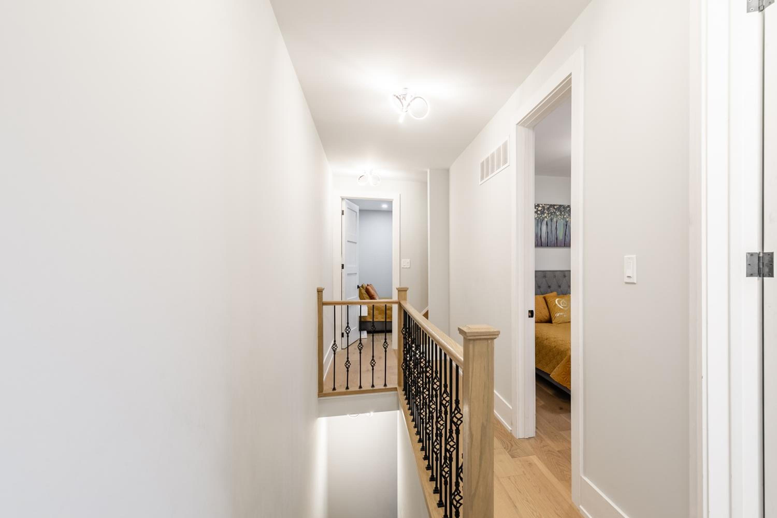 Fancy Downtown House with HOT TUB & BBQ by GLOBALSTAY