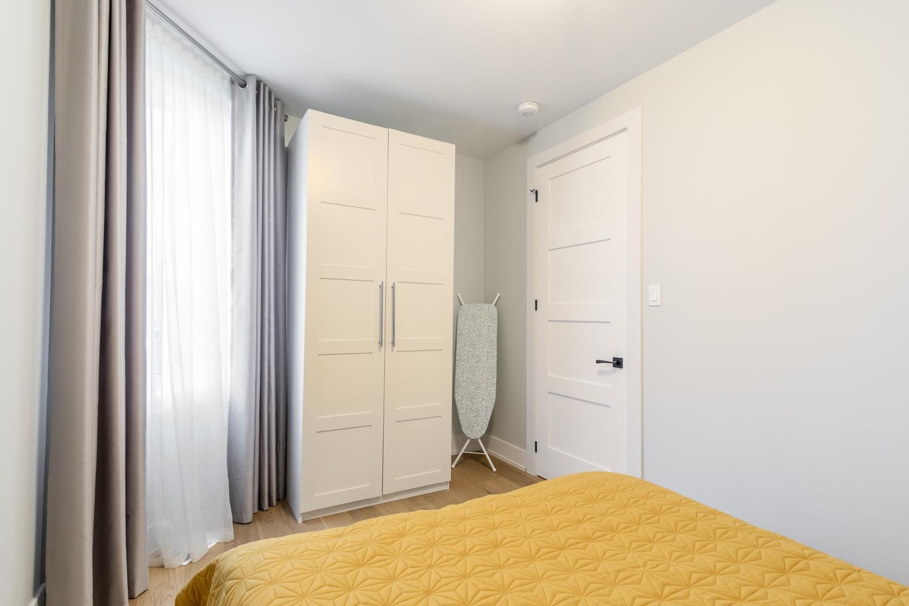 Fancy Downtown House with HOT TUB & BBQ by GLOBALSTAY