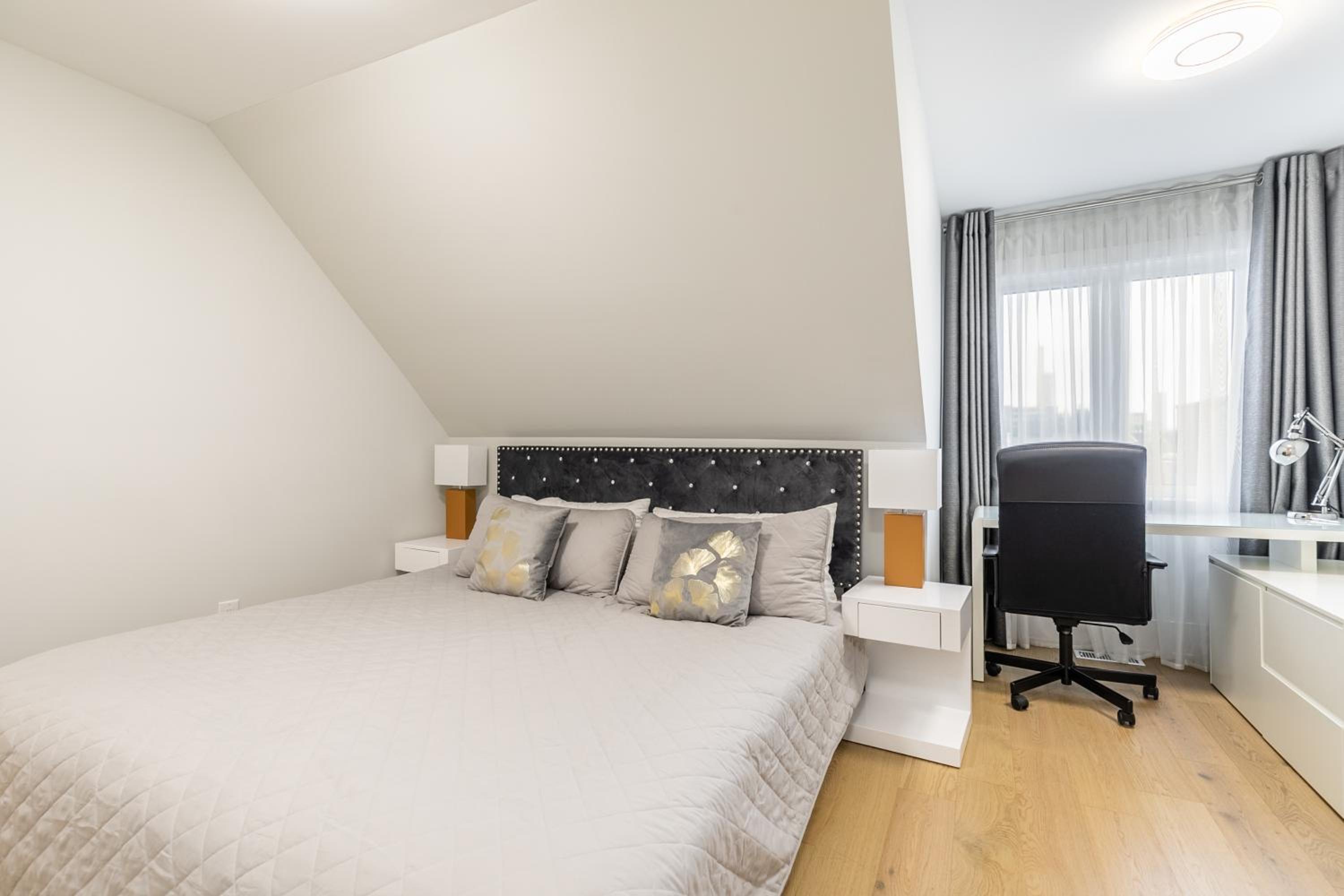 Fancy Downtown House with HOT TUB & BBQ by GLOBALSTAY