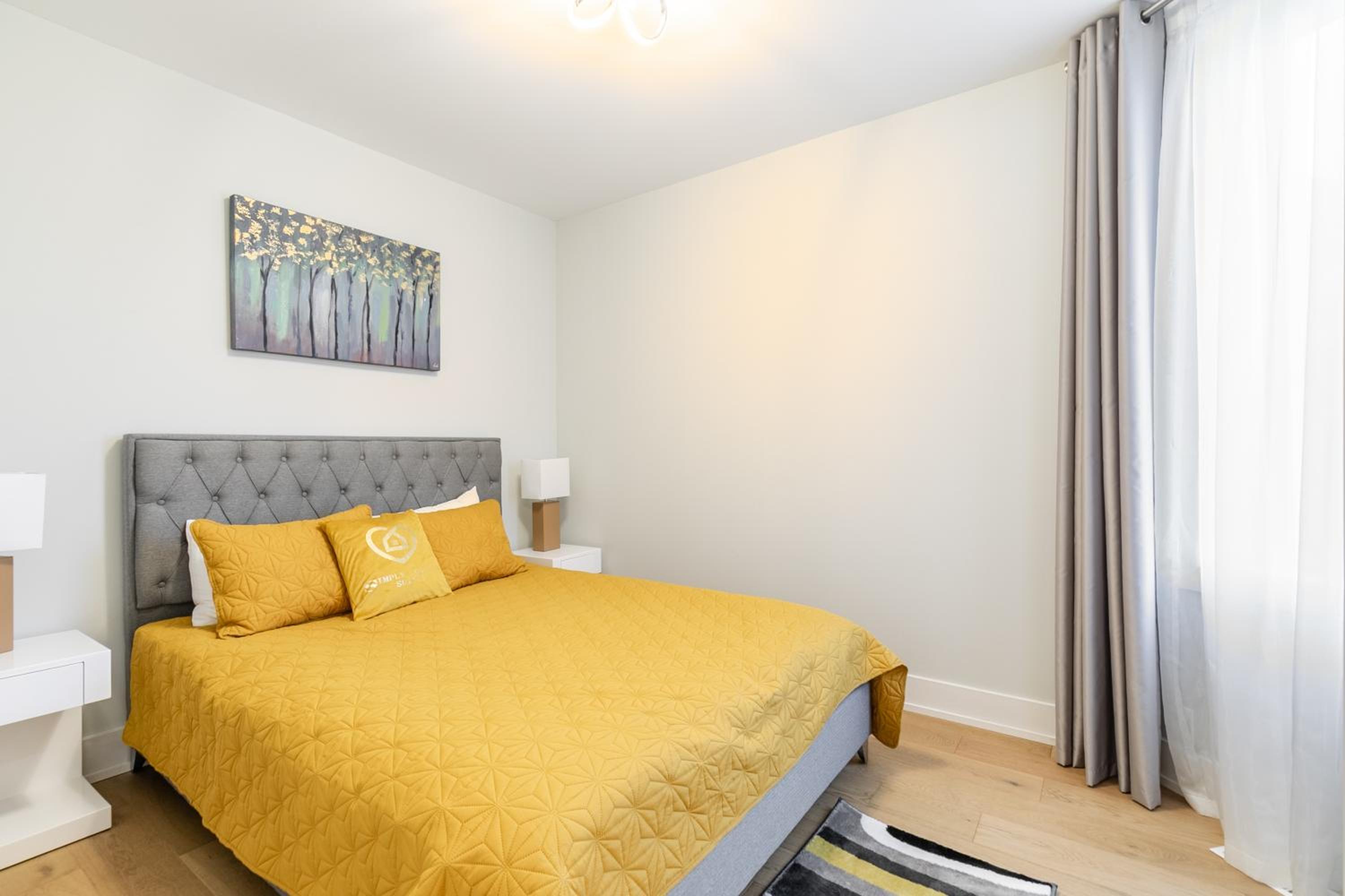 Fancy Downtown House with HOT TUB & BBQ by GLOBALSTAY