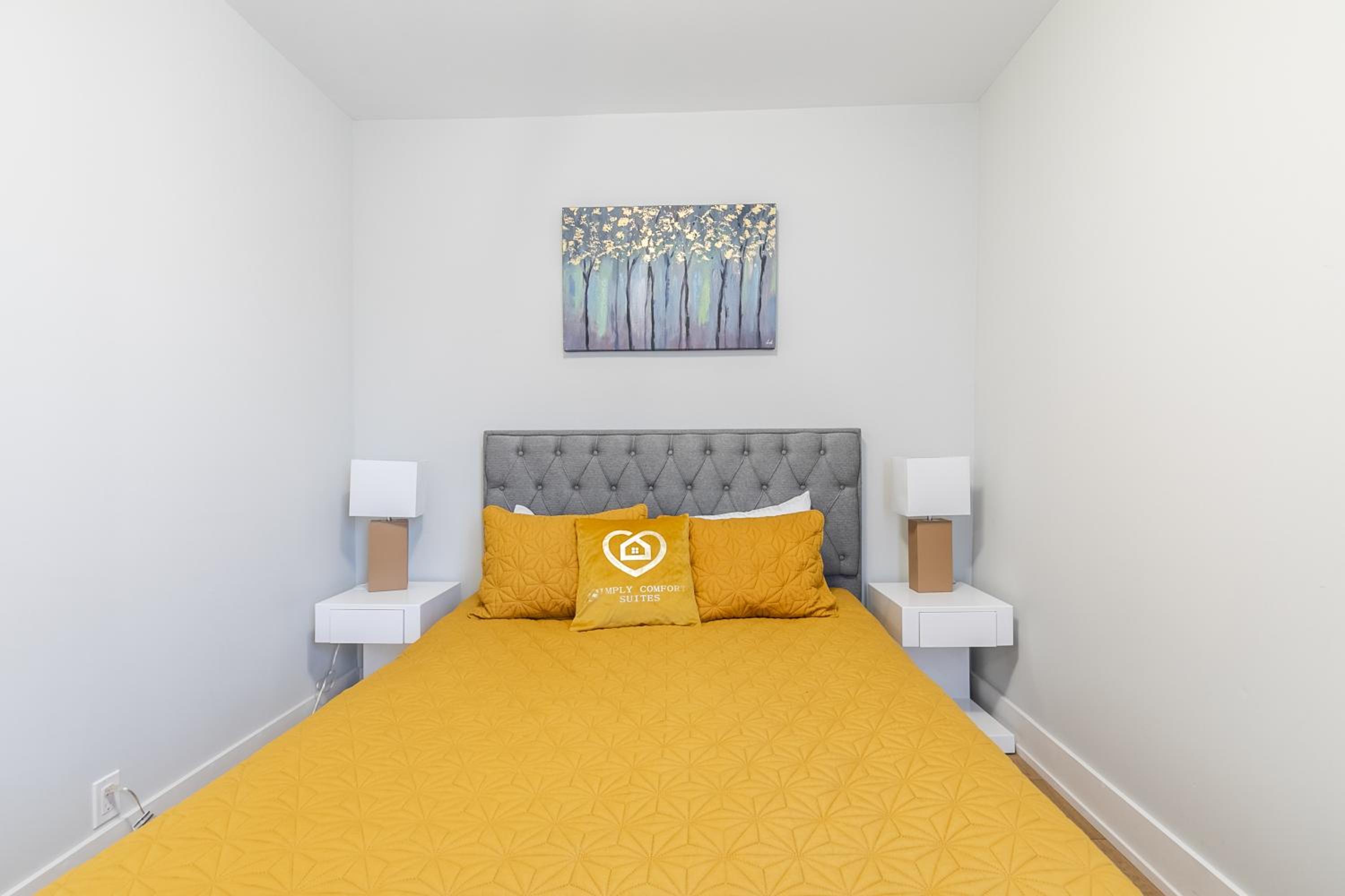 Fancy Downtown House with HOT TUB & BBQ by GLOBALSTAY
