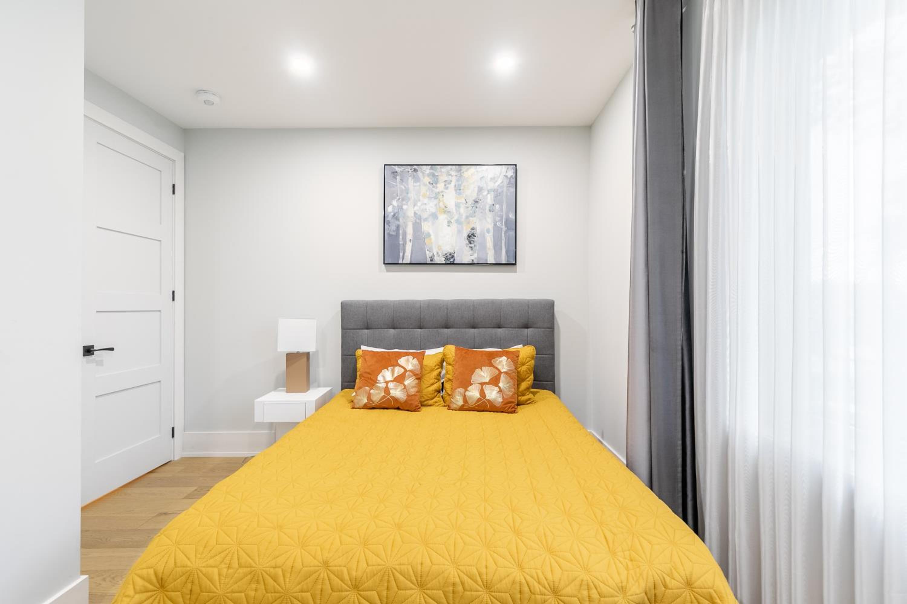 Fancy Downtown House with HOT TUB & BBQ by GLOBALSTAY