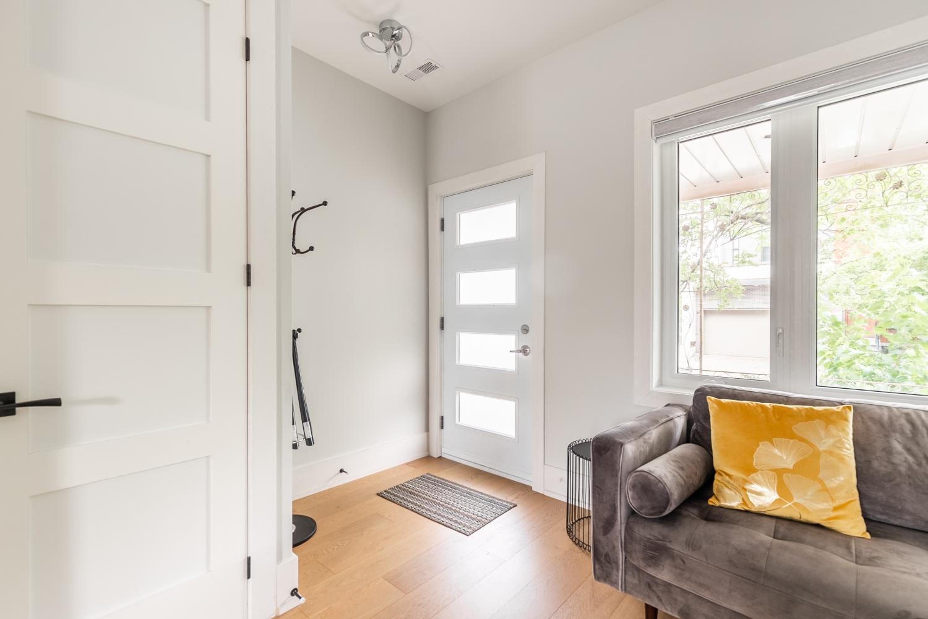 Fancy Downtown House with HOT TUB & BBQ by GLOBALSTAY