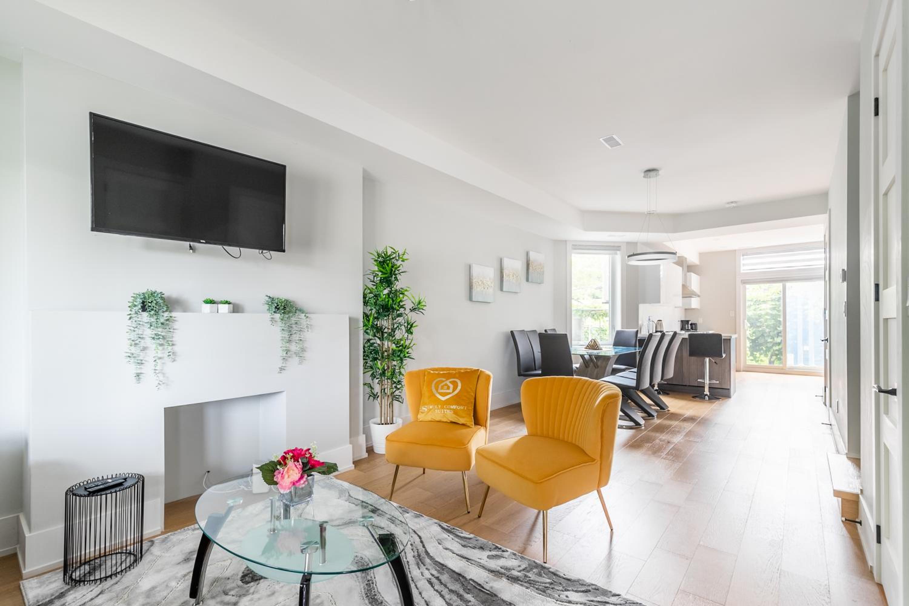 Hotel Fancy Downtown House with HOT TUB & BBQ by GLOBALSTAY - Image 1