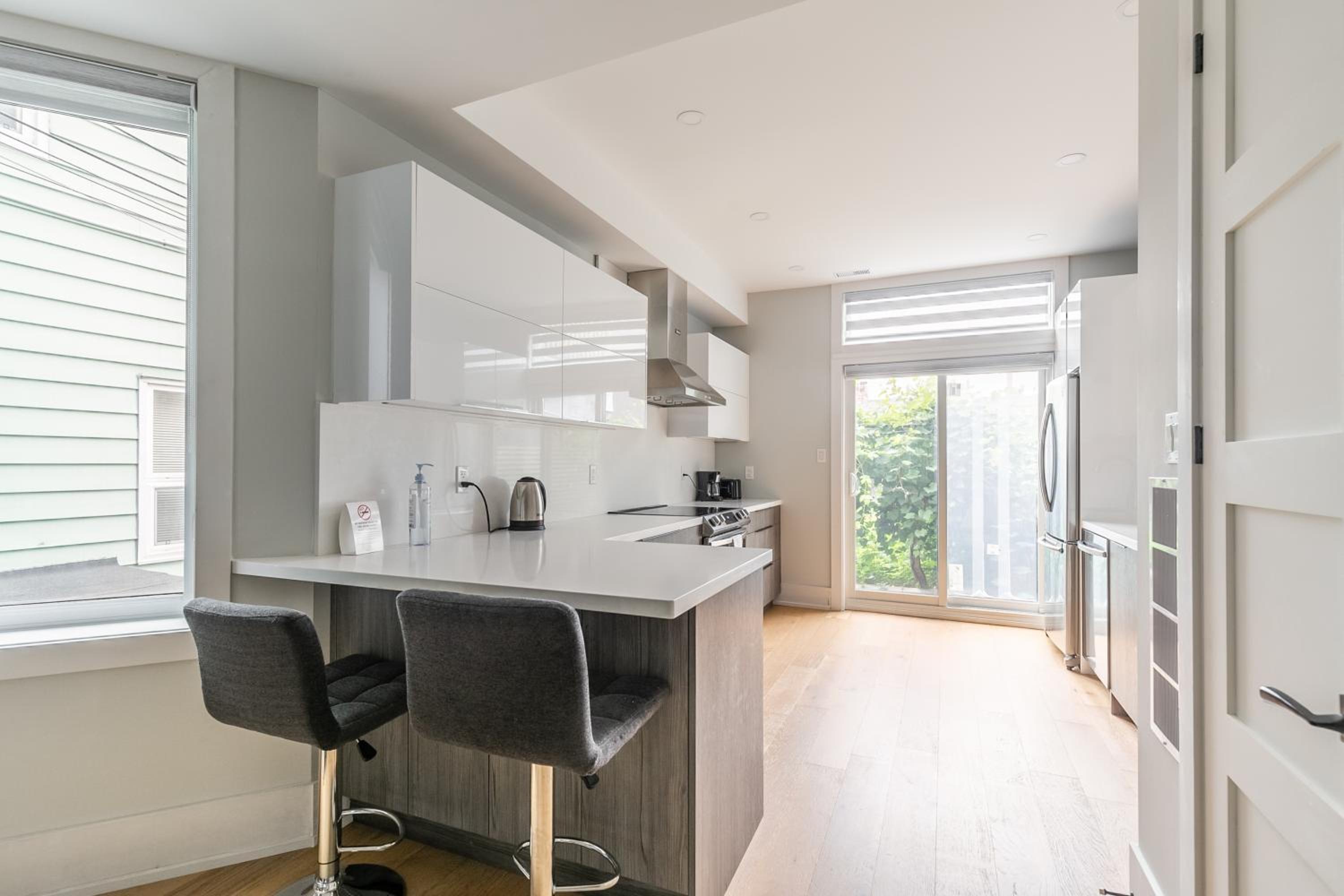 Fancy Downtown House with HOT TUB & BBQ by GLOBALSTAY