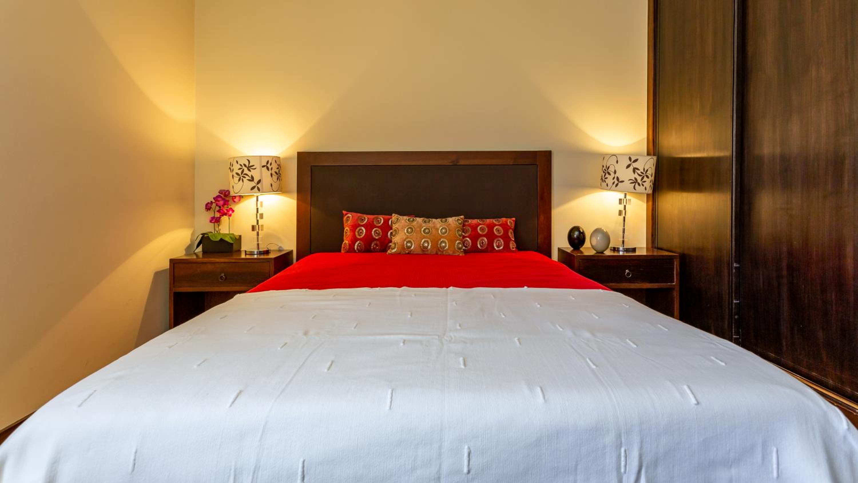 Amazing Flat W/Pool & Garden by LovelyStay view 3