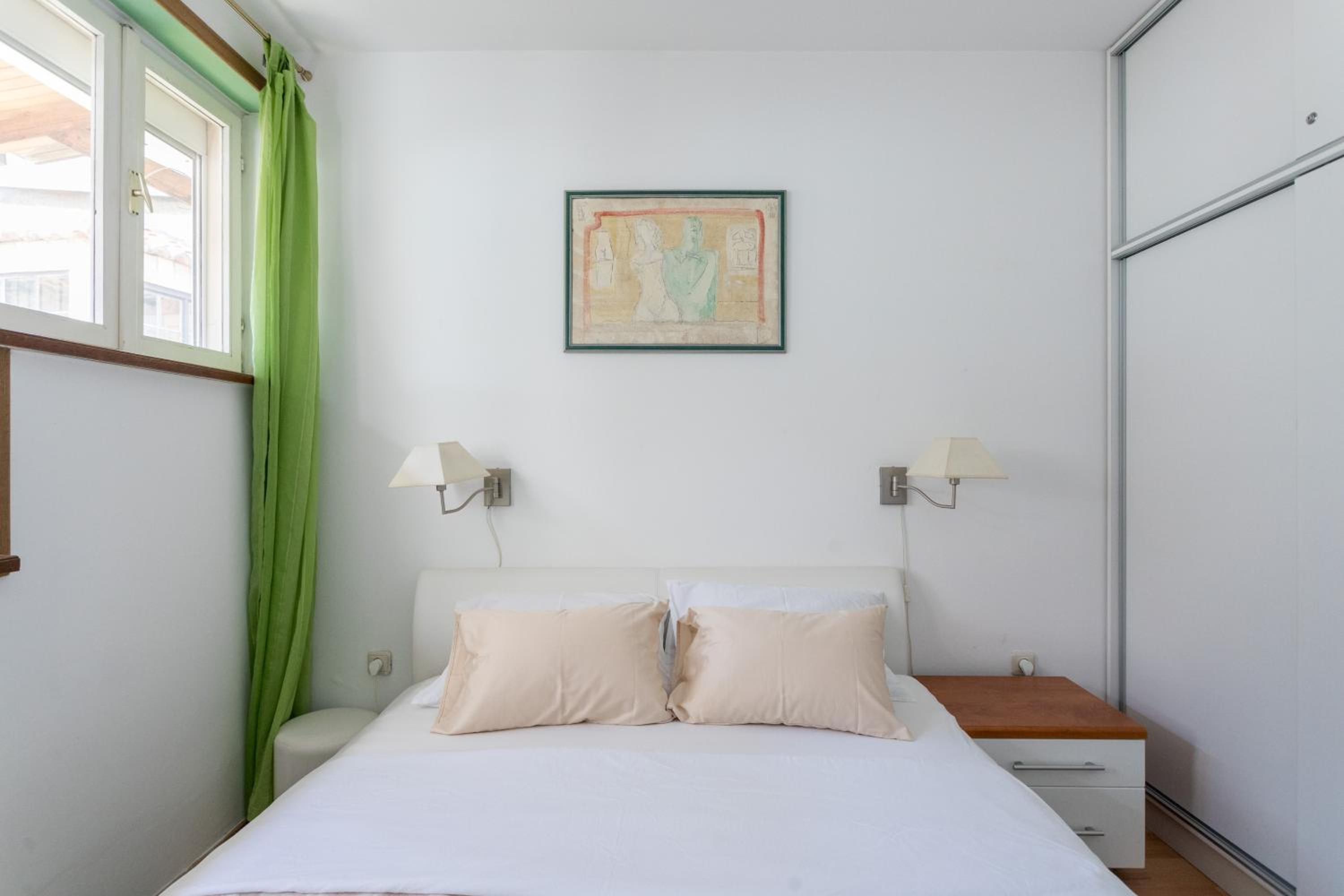 Best Apartment Roxy