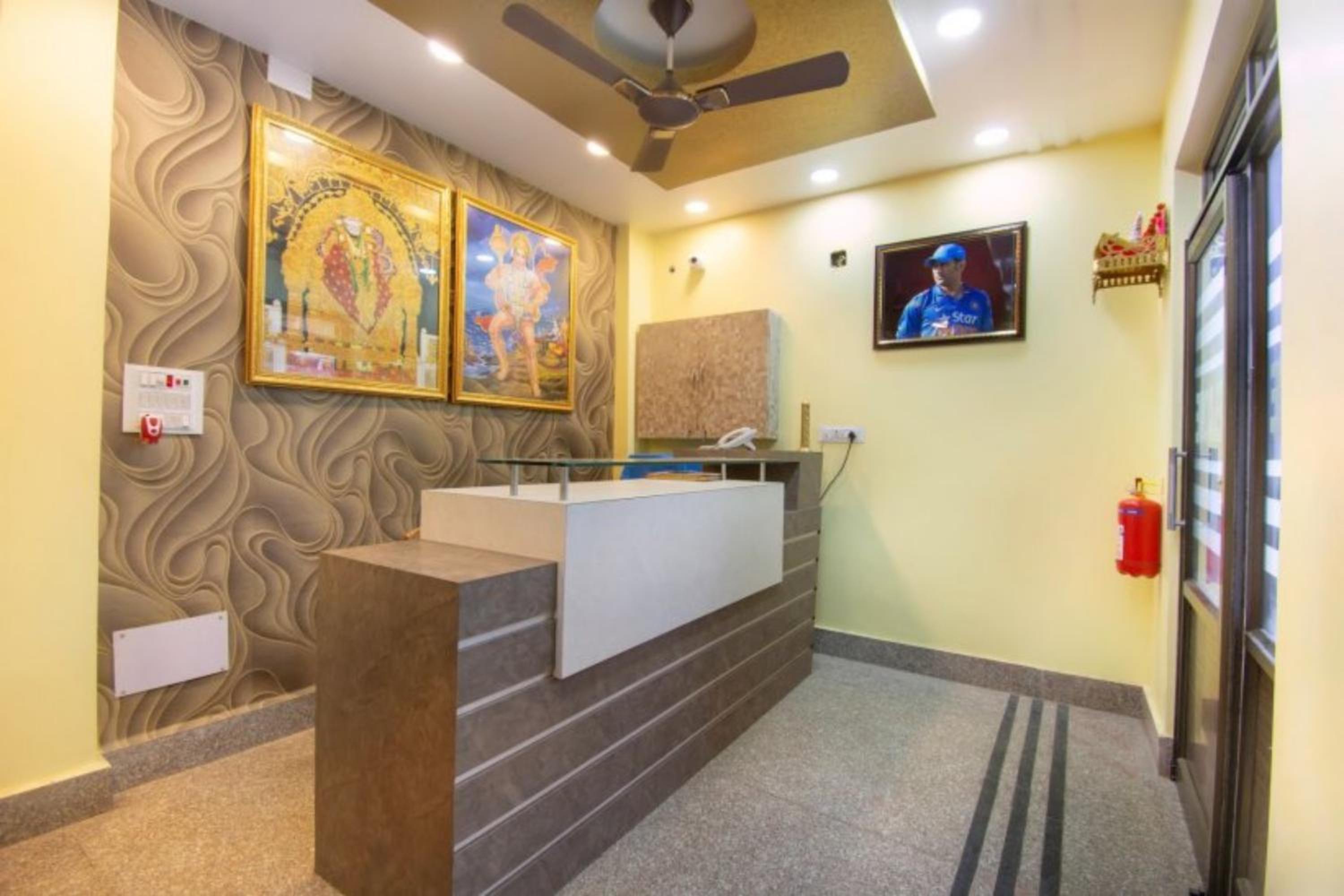 Lobby & Reception