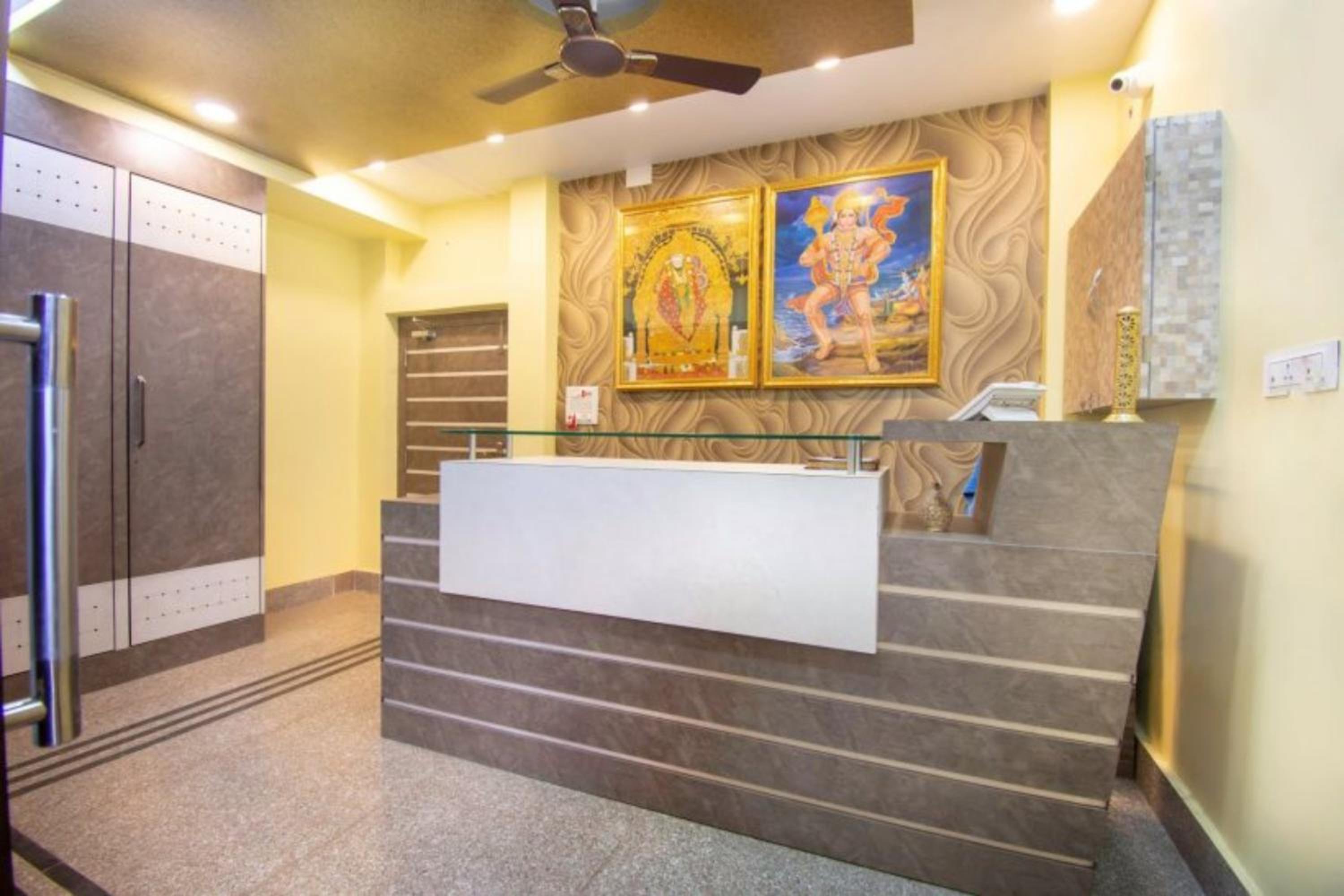 Lobby & Reception