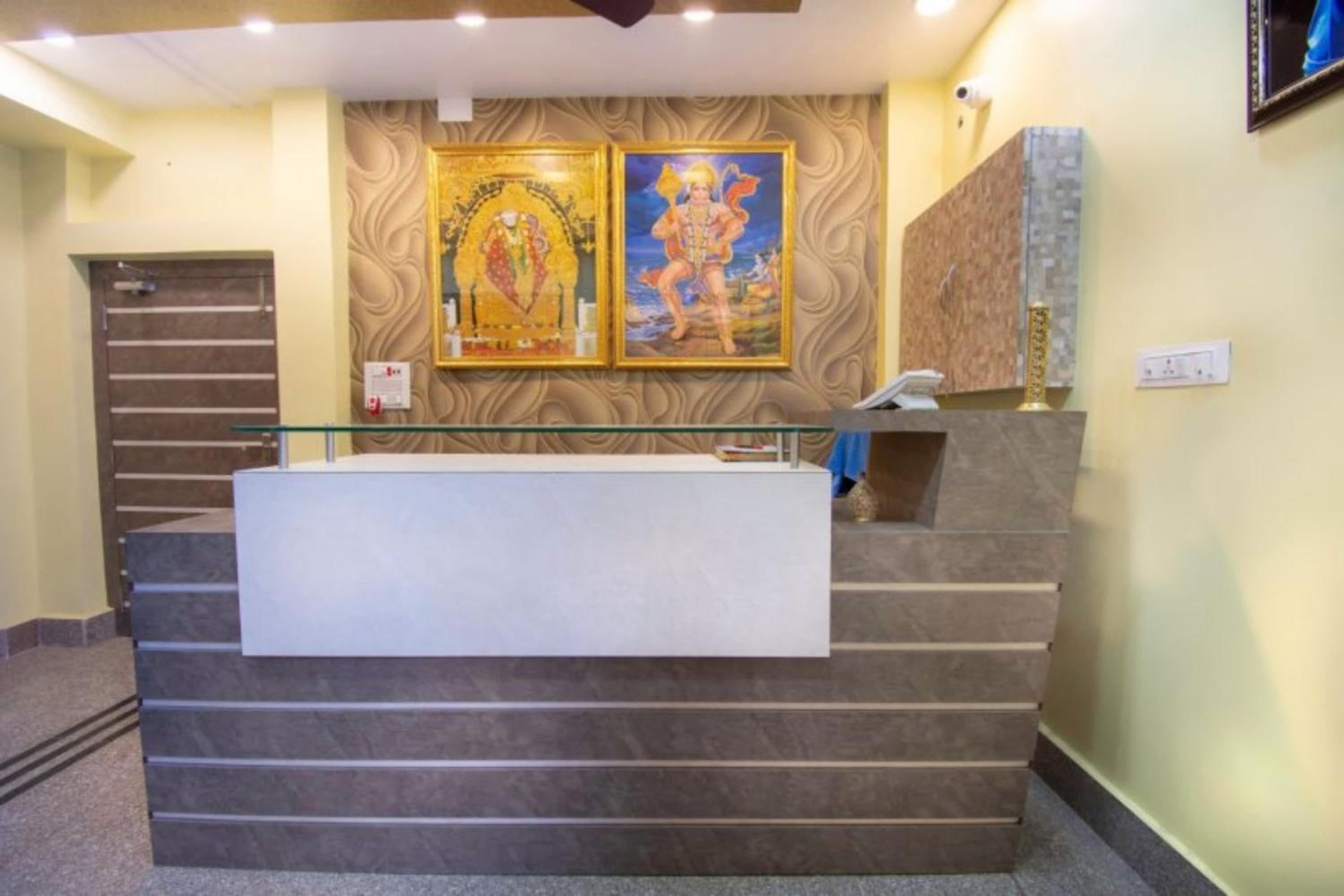 Lobby & Reception