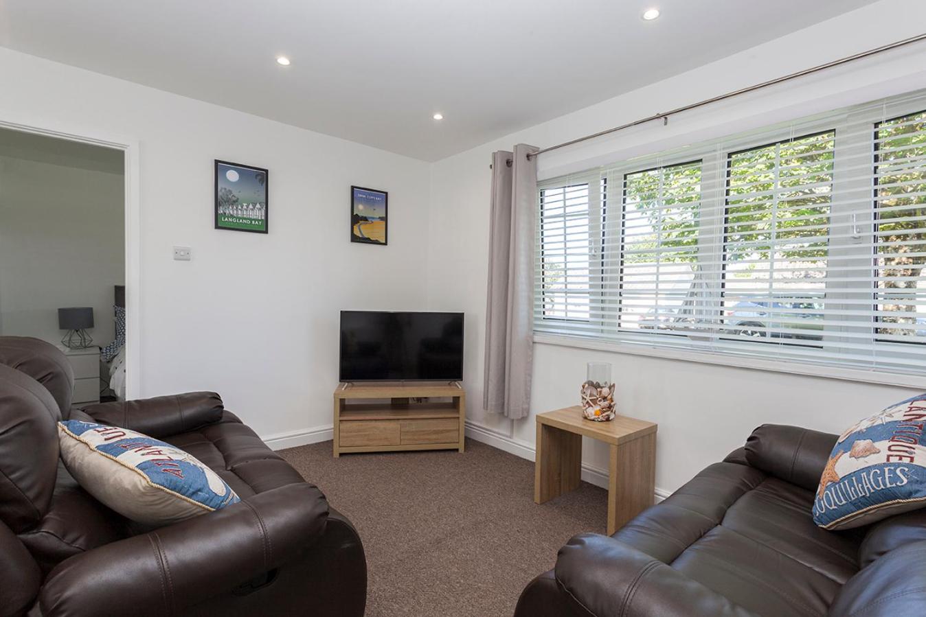46 Gower Holiday Village with Swimming pool view 4