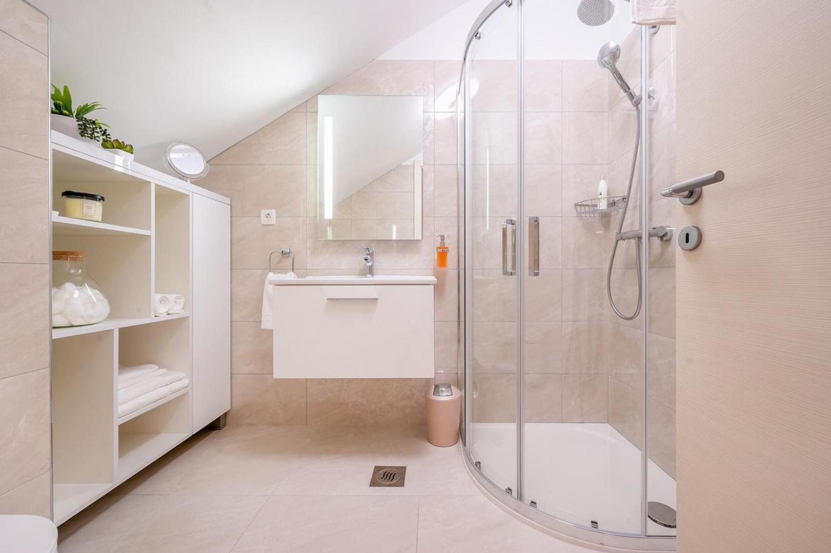 Luxury Villa Castello di Pietra Brač with Heated Pool near Pučišća view 4