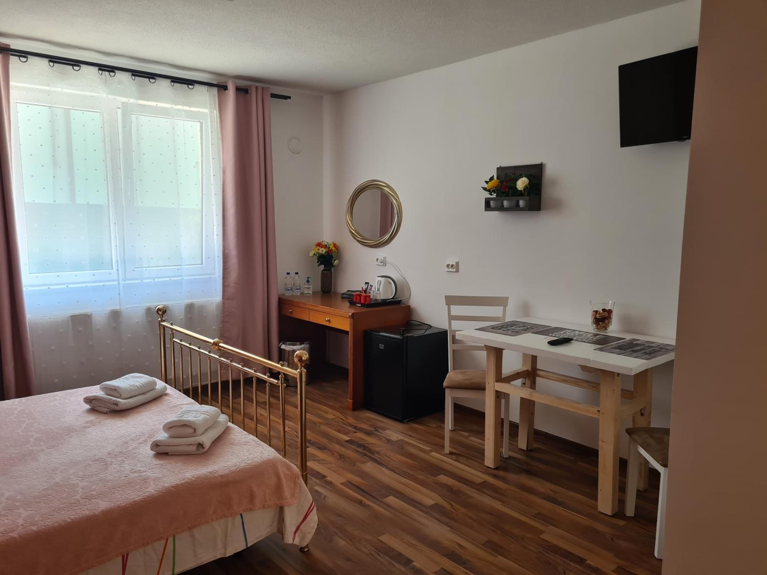 Luca's studio 3 ,Close to Therme Bucharest, Airport Otopeni view 4