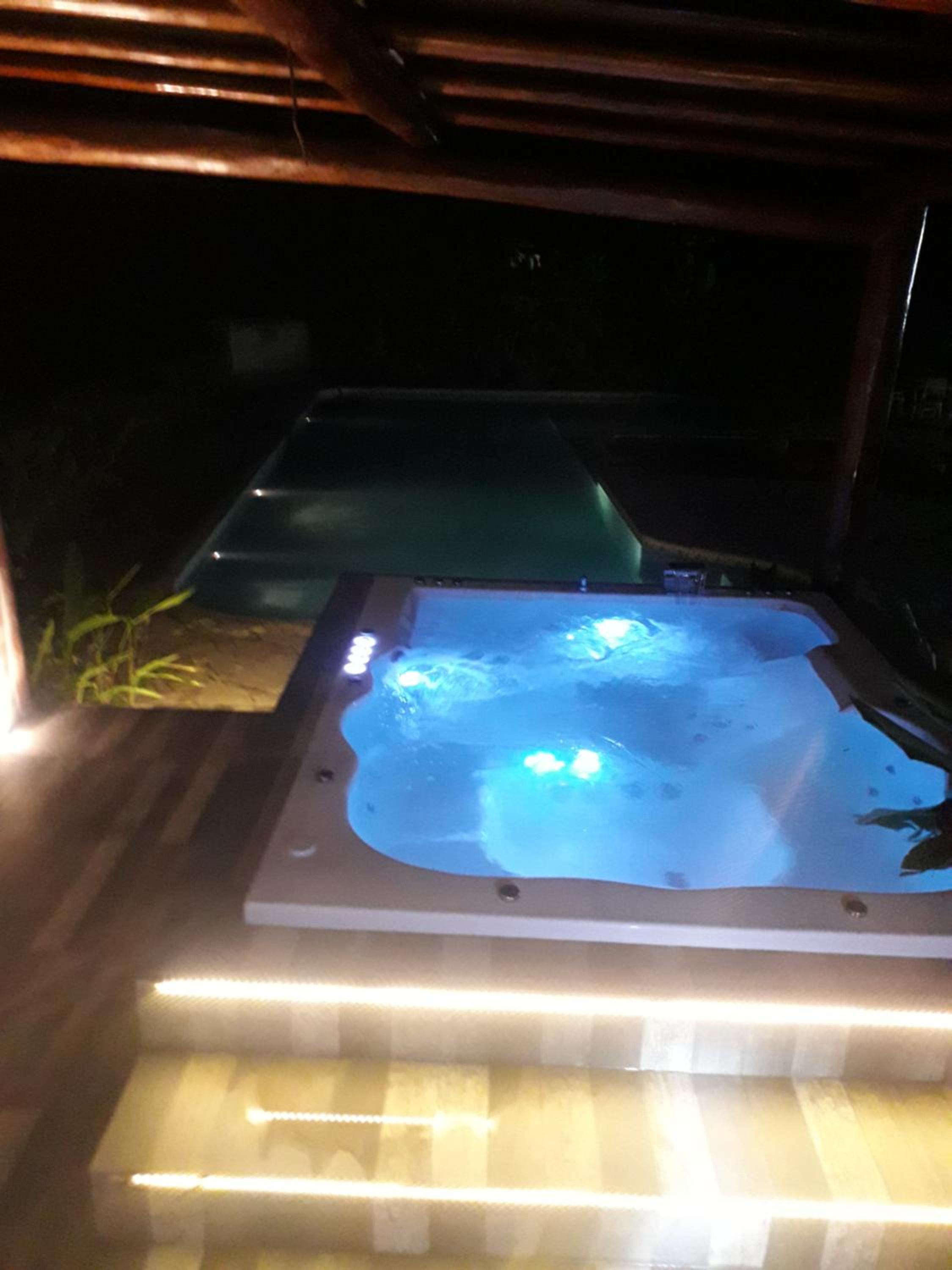 Casa Linda - Piscina Ampla - Jacuzzi - Imenso Jardim