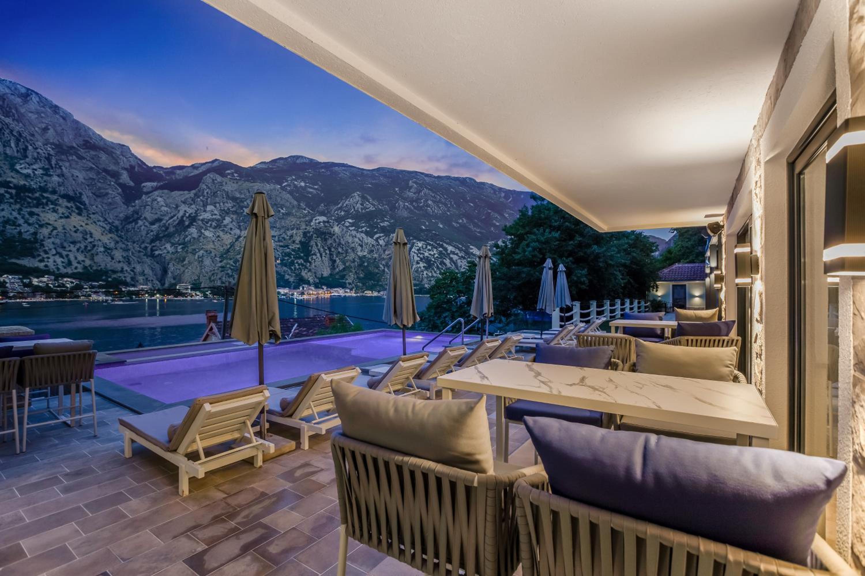 Dekaderon Lux Apartments view 2
