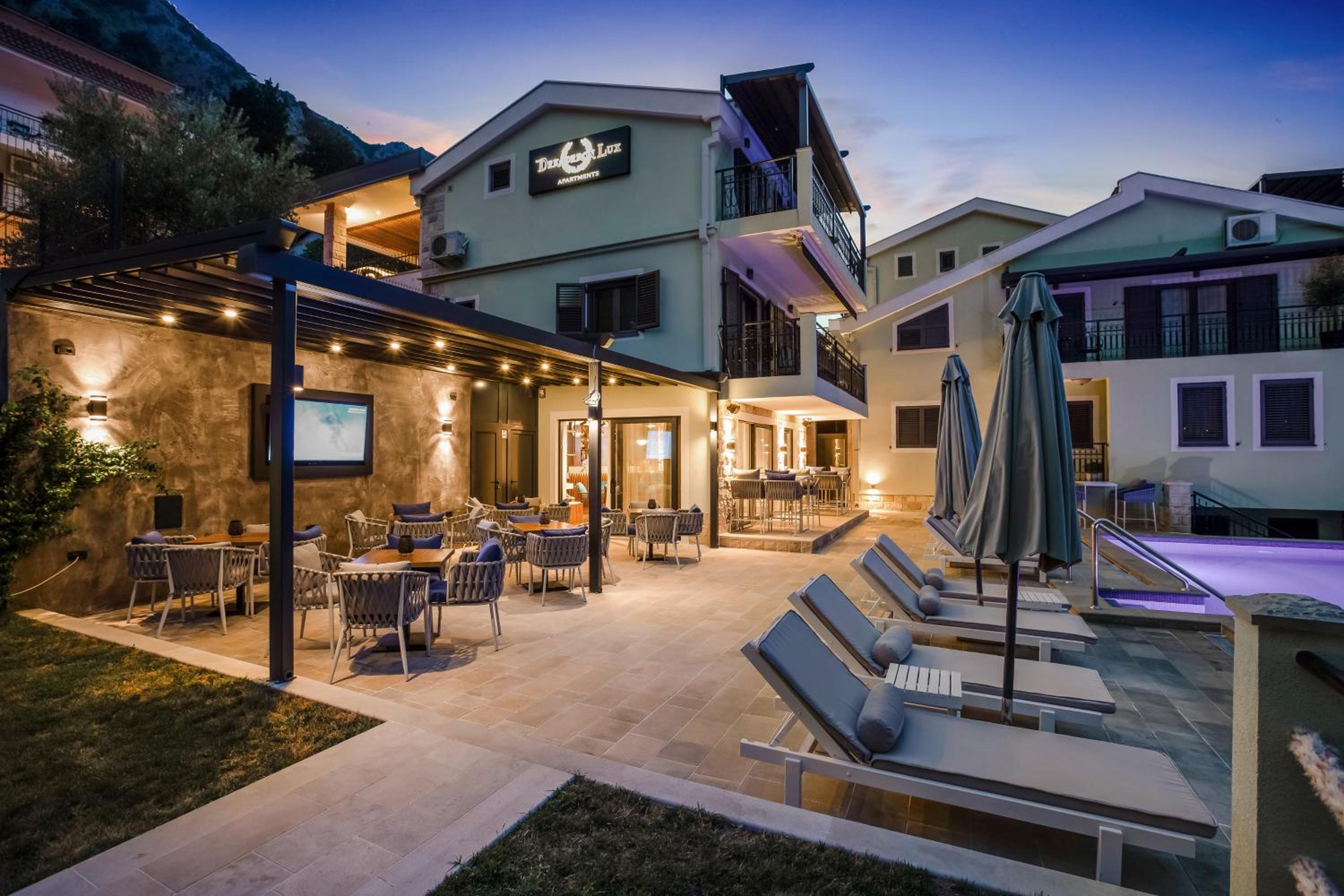 Hotel Dekaderon Lux Apartments