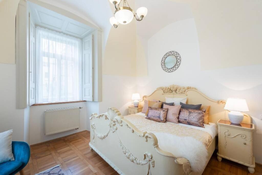 ROSE APARTMENTS / ROMANTIC & COZY / CITY CENTER