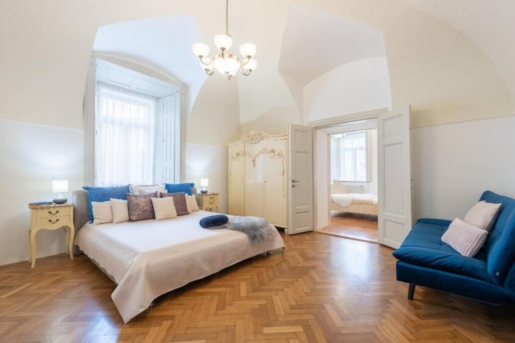 ROSE APARTMENTS / ROMANTIC & COZY / CITY CENTER