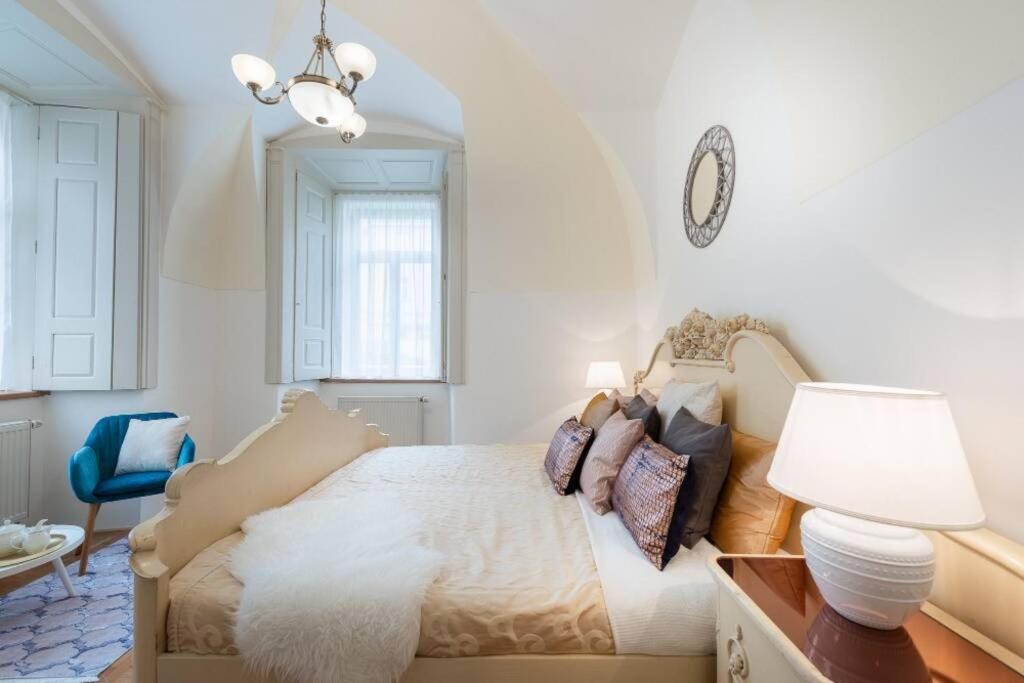 ROSE APARTMENTS / ROMANTIC & COZY / CITY CENTER