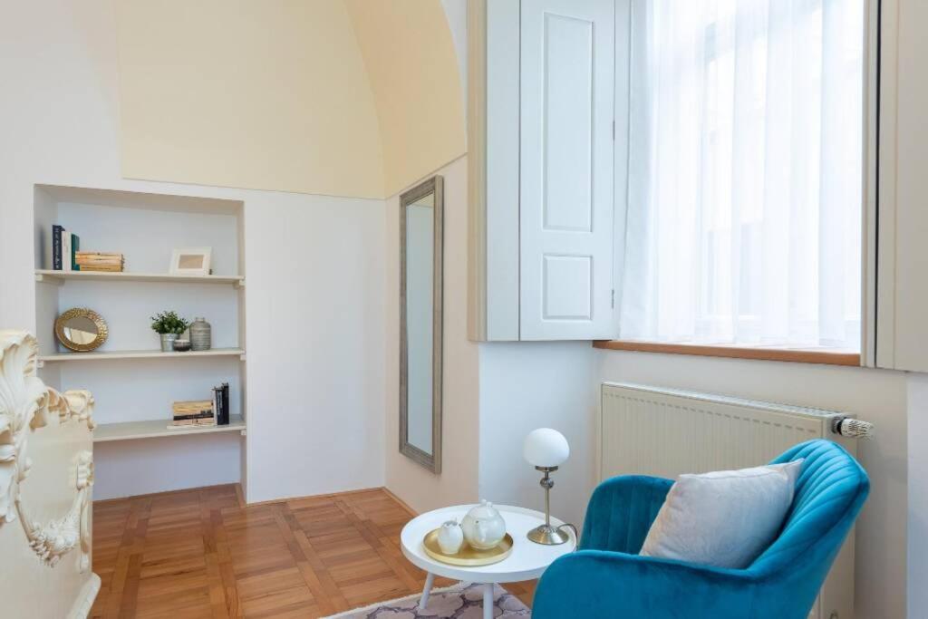 ROSE APARTMENTS / ROMANTIC & COZY / CITY CENTER