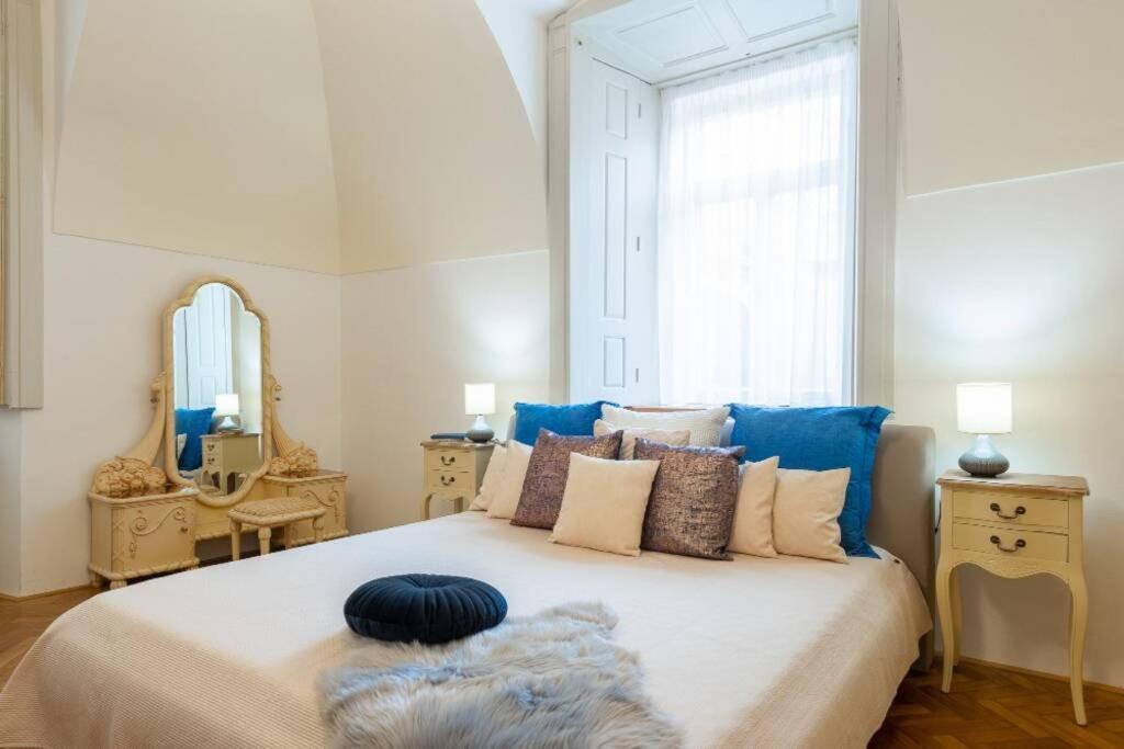 ROSE APARTMENTS / ROMANTIC & COZY / CITY CENTER