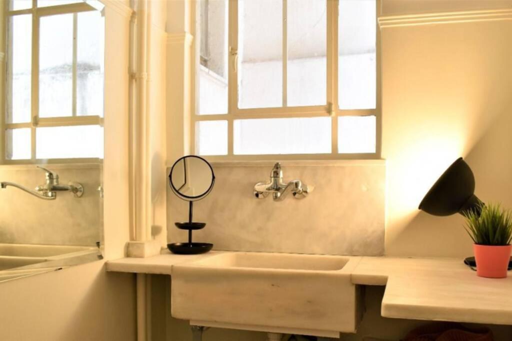 The Heart Of Athens - Perfect Retreat For 2 Guests photo 2