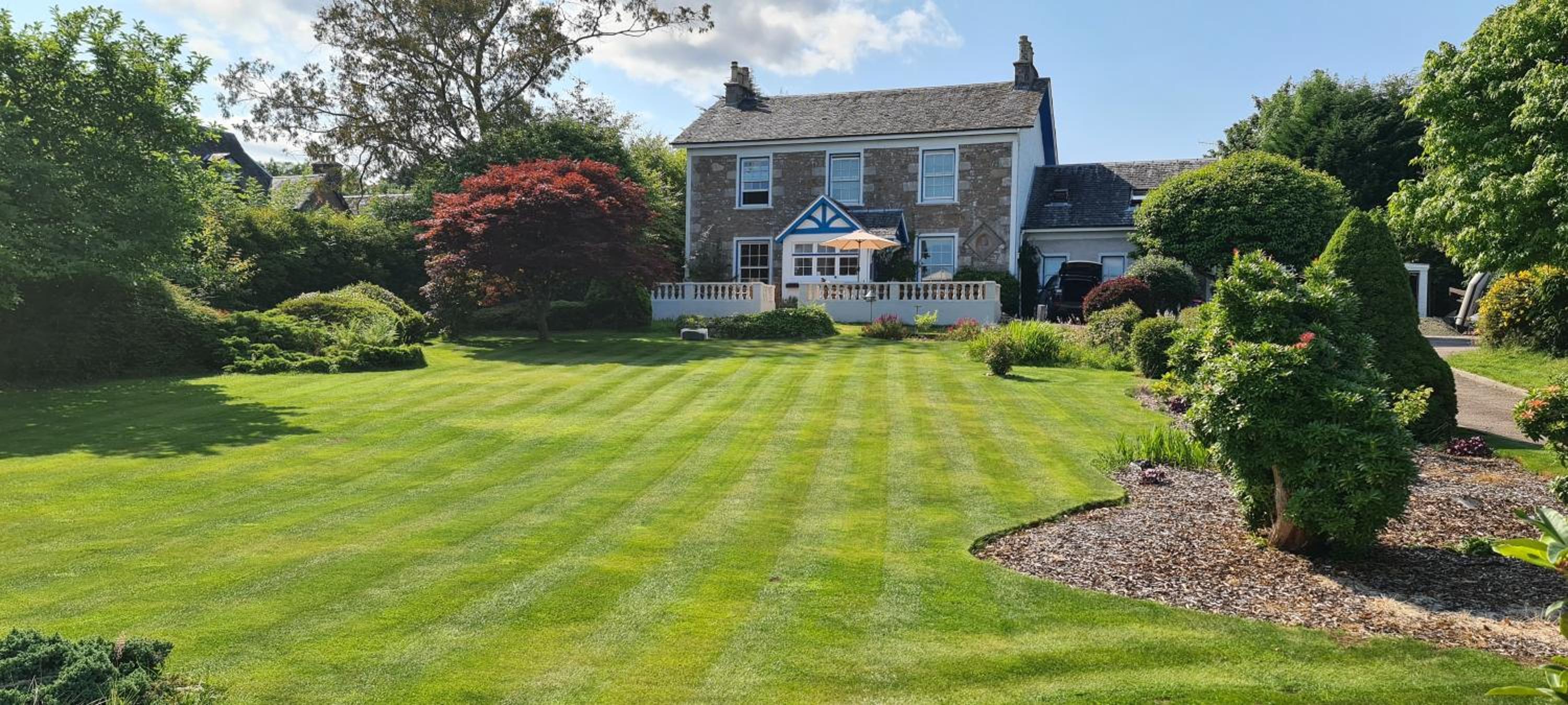 CREAG DHUBH COUNTRY HOUSE