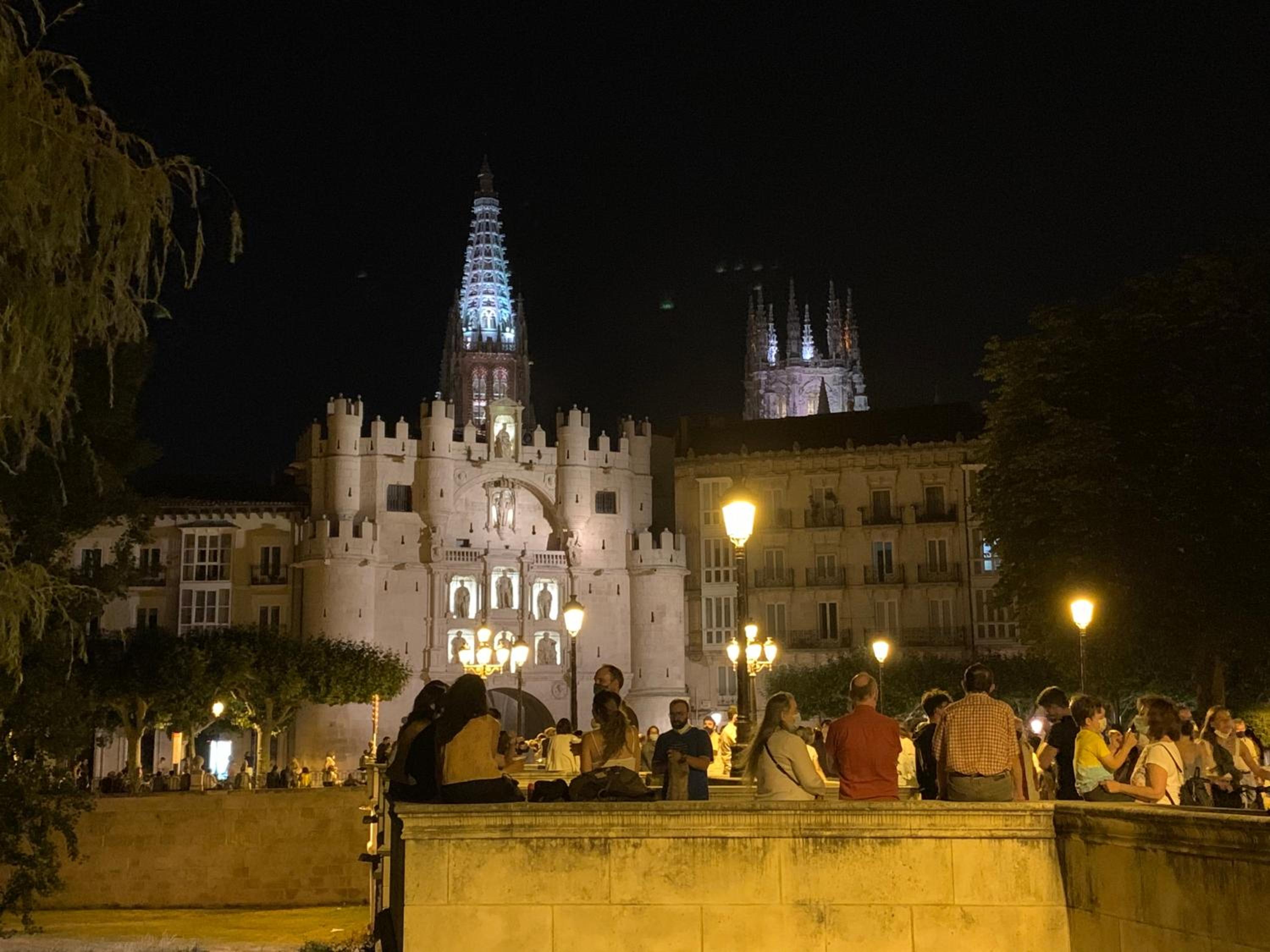 Mirando a la Catedral desde plaza Vega