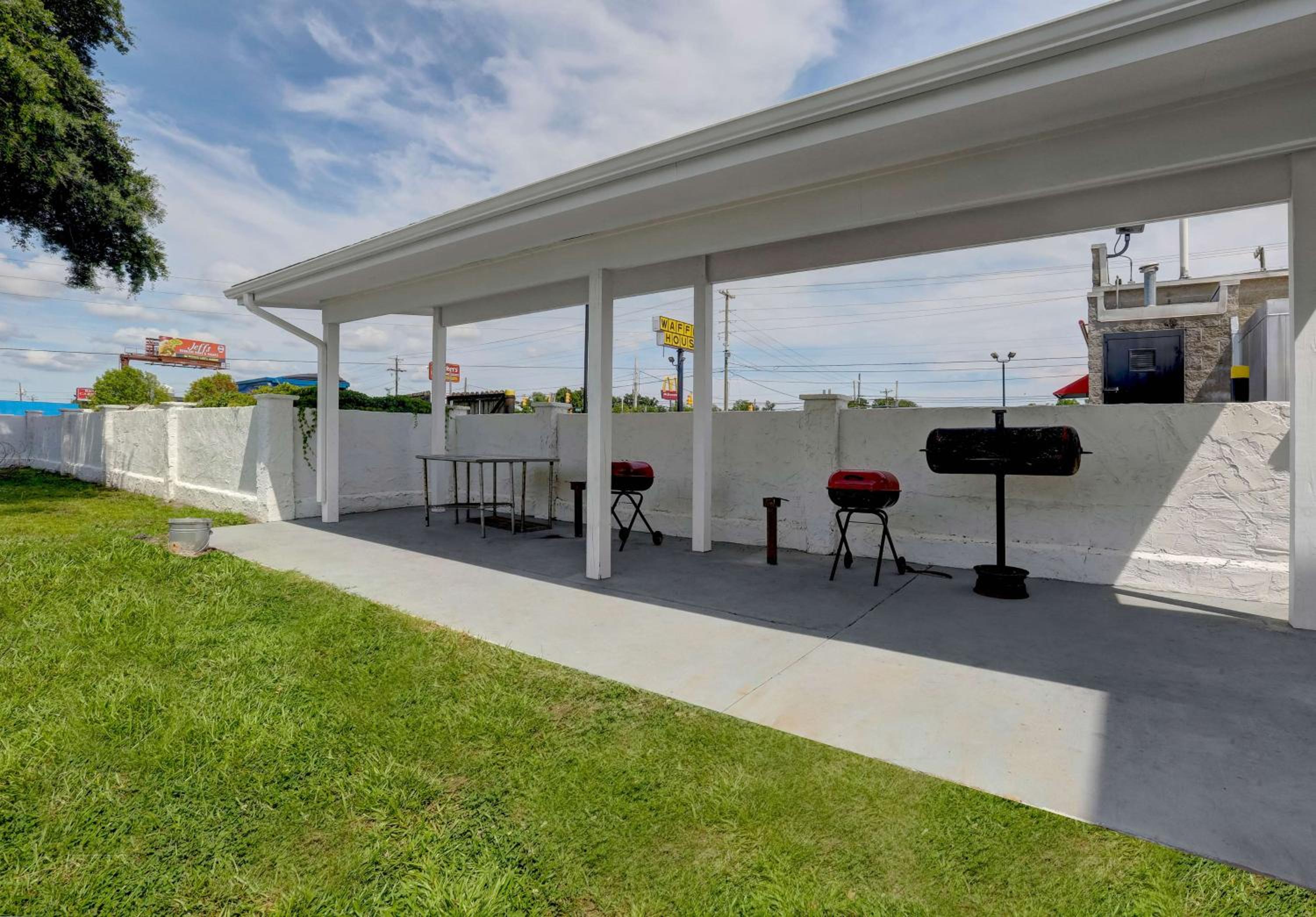 Jacksonville Vacations - Motel 6-Jacksonville, NC - Property Image 10
