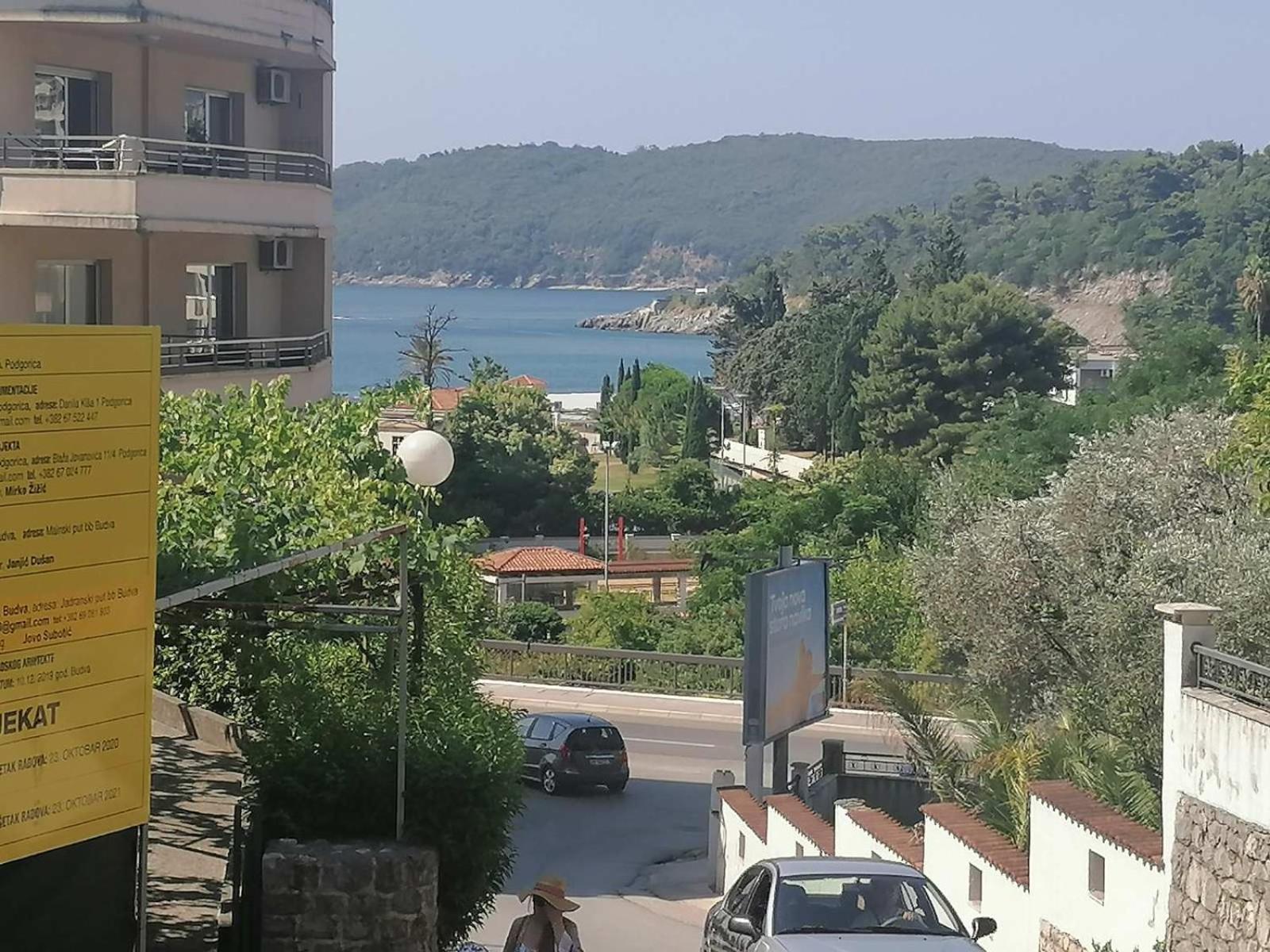 Candy apartment central location Bečići view 3