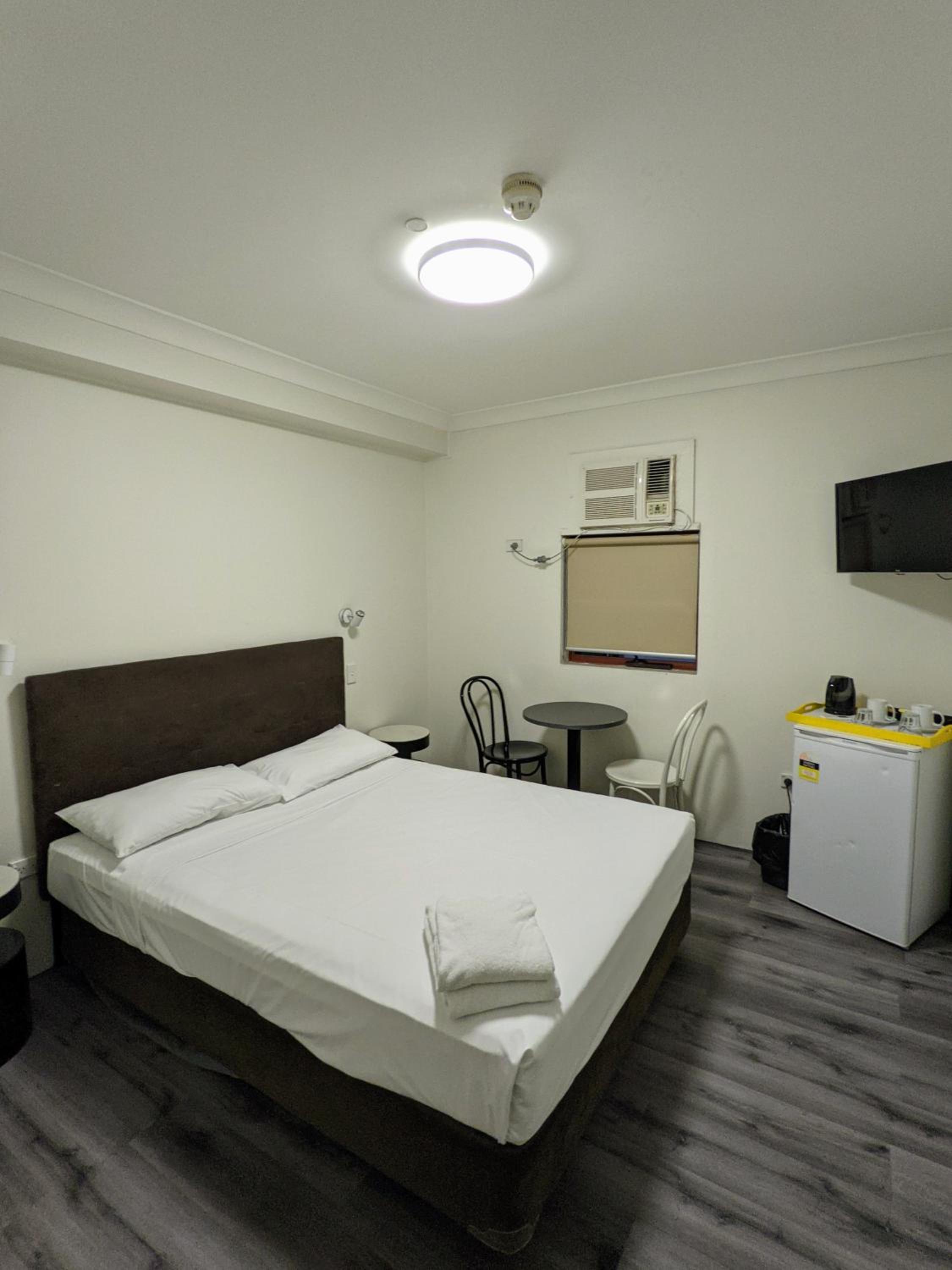 Arena Hotel (formerly Sleep Express Motel)