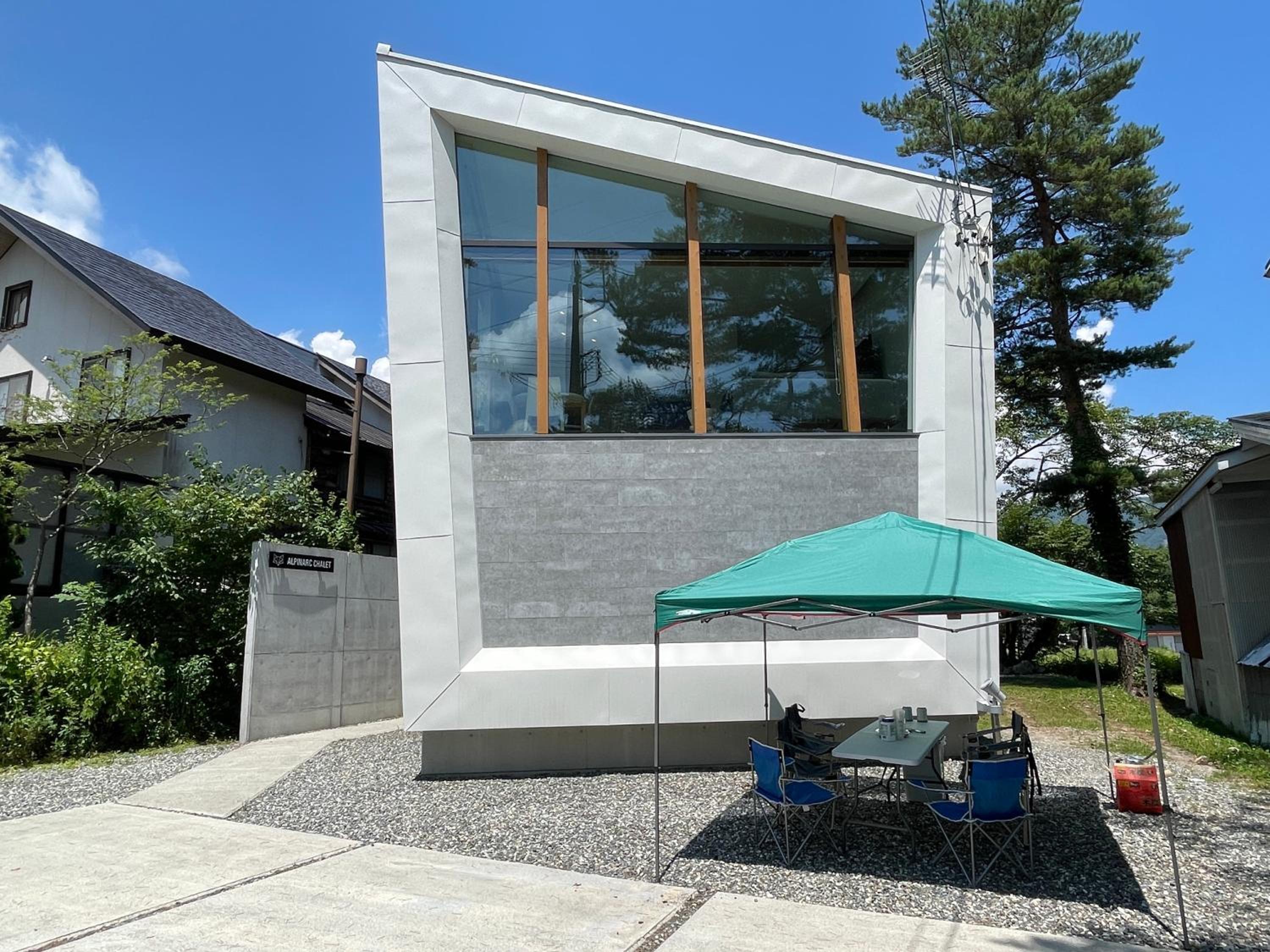 Alpinarc Chalet by Hakuba White Fox Company view 2