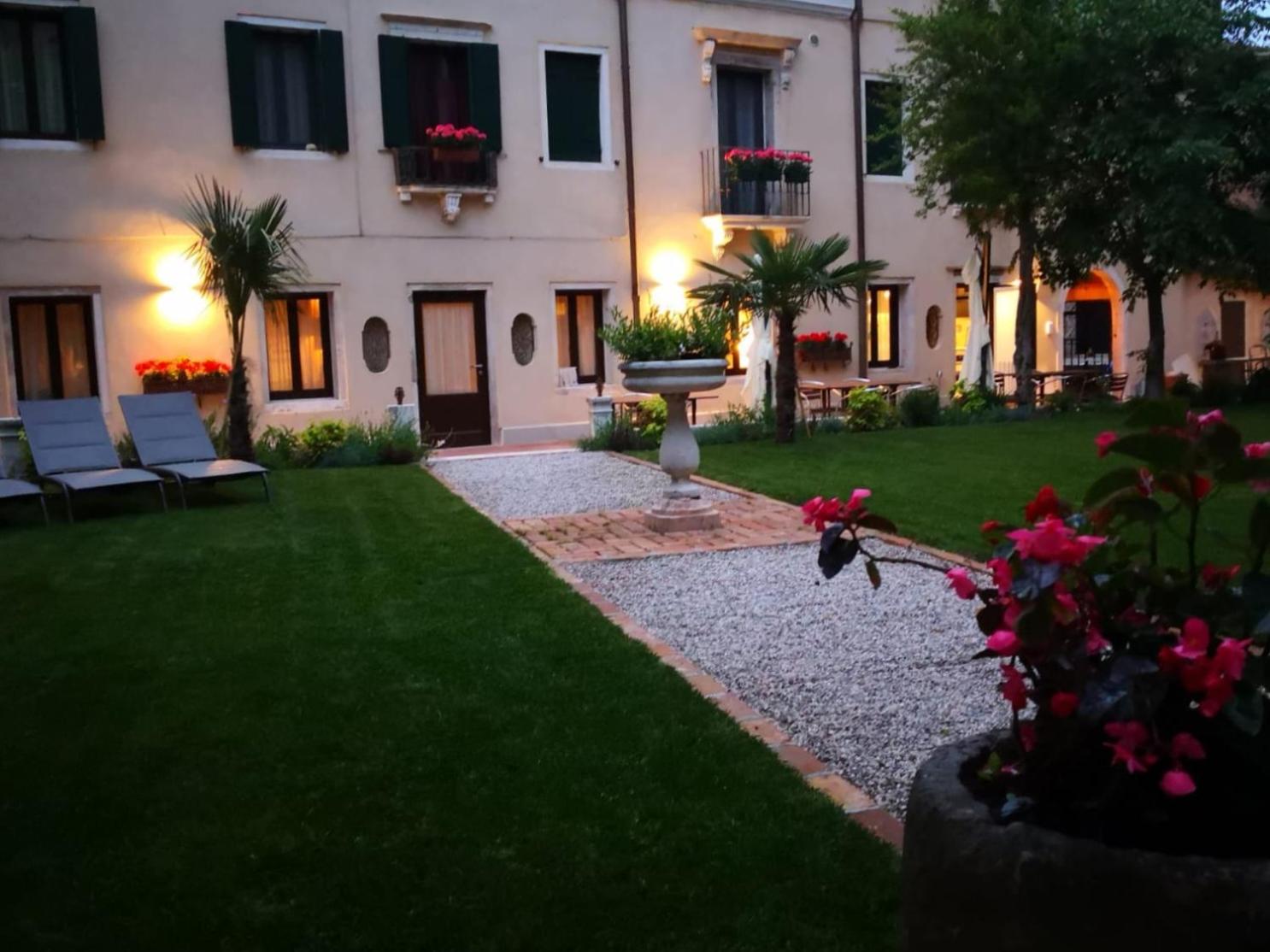 Cinqueteste Luxury Home