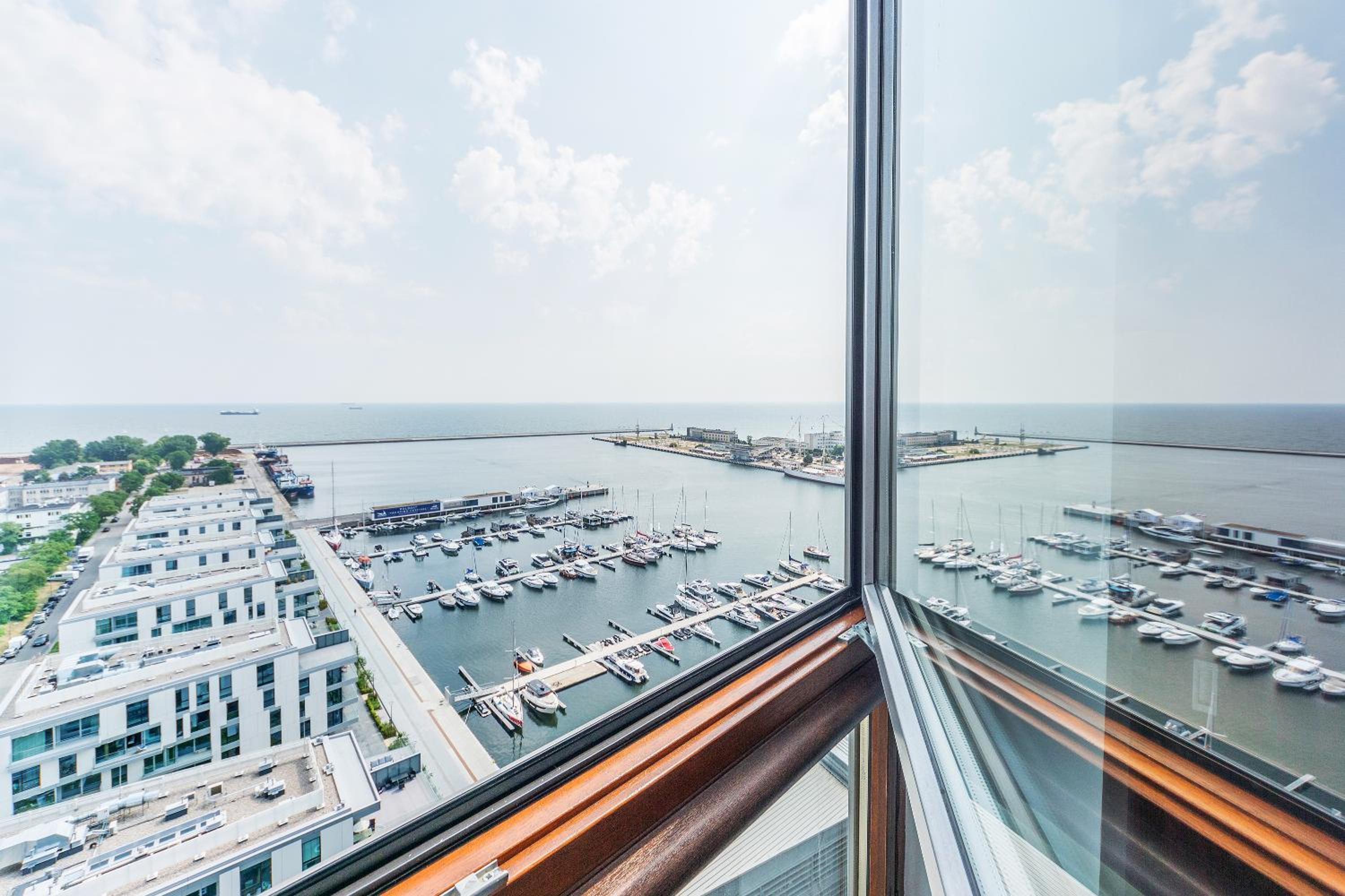 SEA TOWERS Panorama Apartments by Noclegi Renters