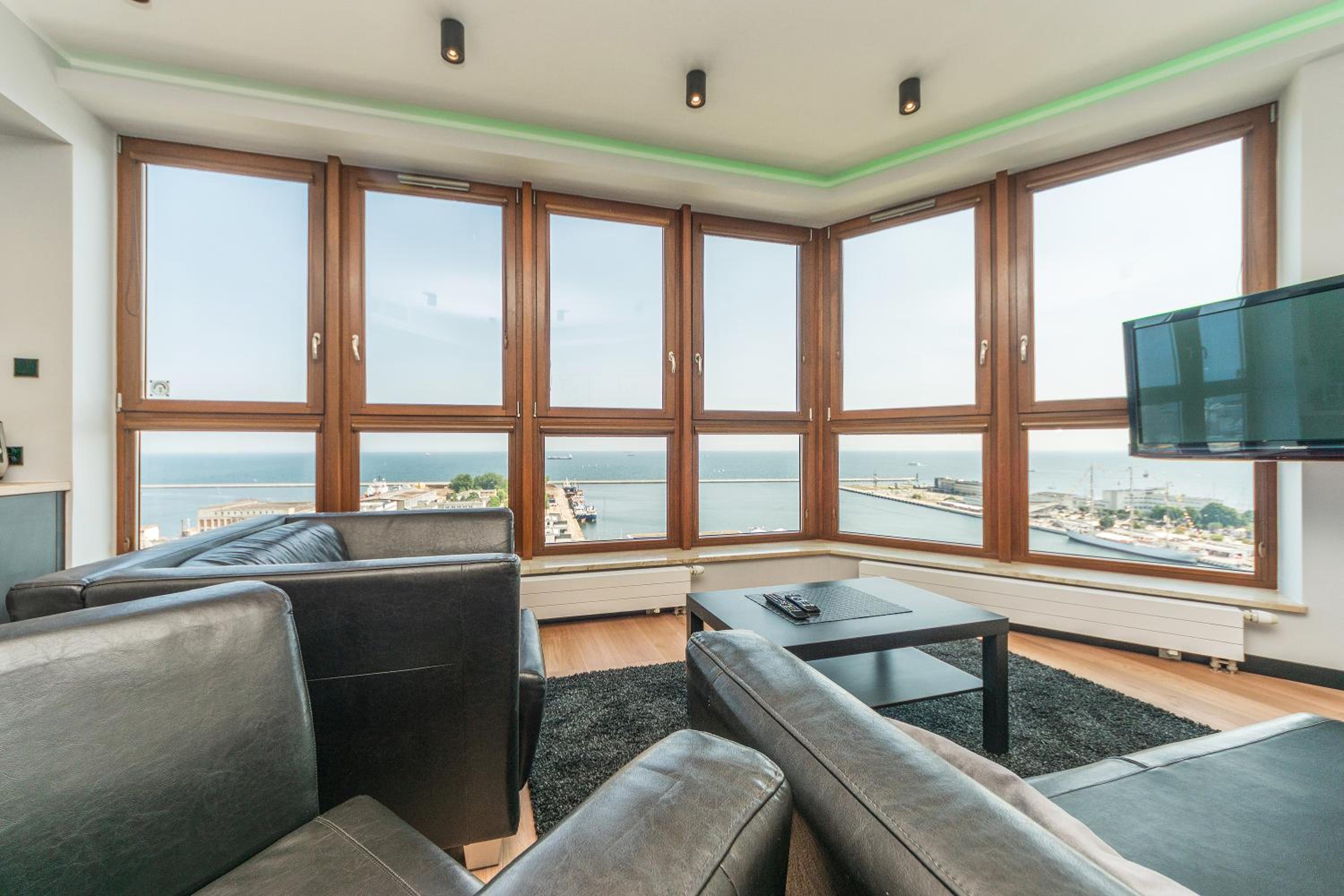 SEA TOWERS Panorama Apartments by Noclegi Renters