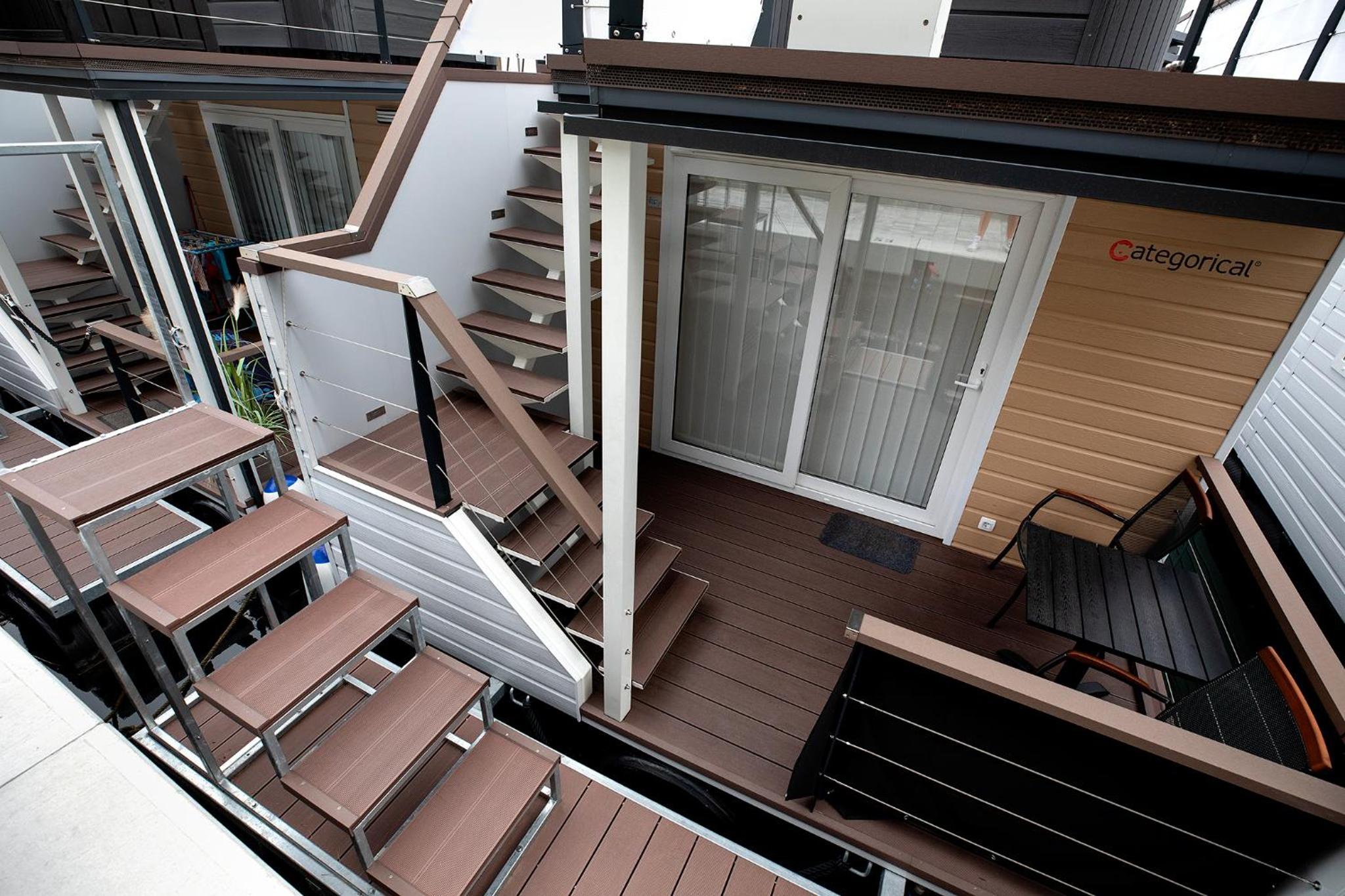 Categorical Floating House view 3