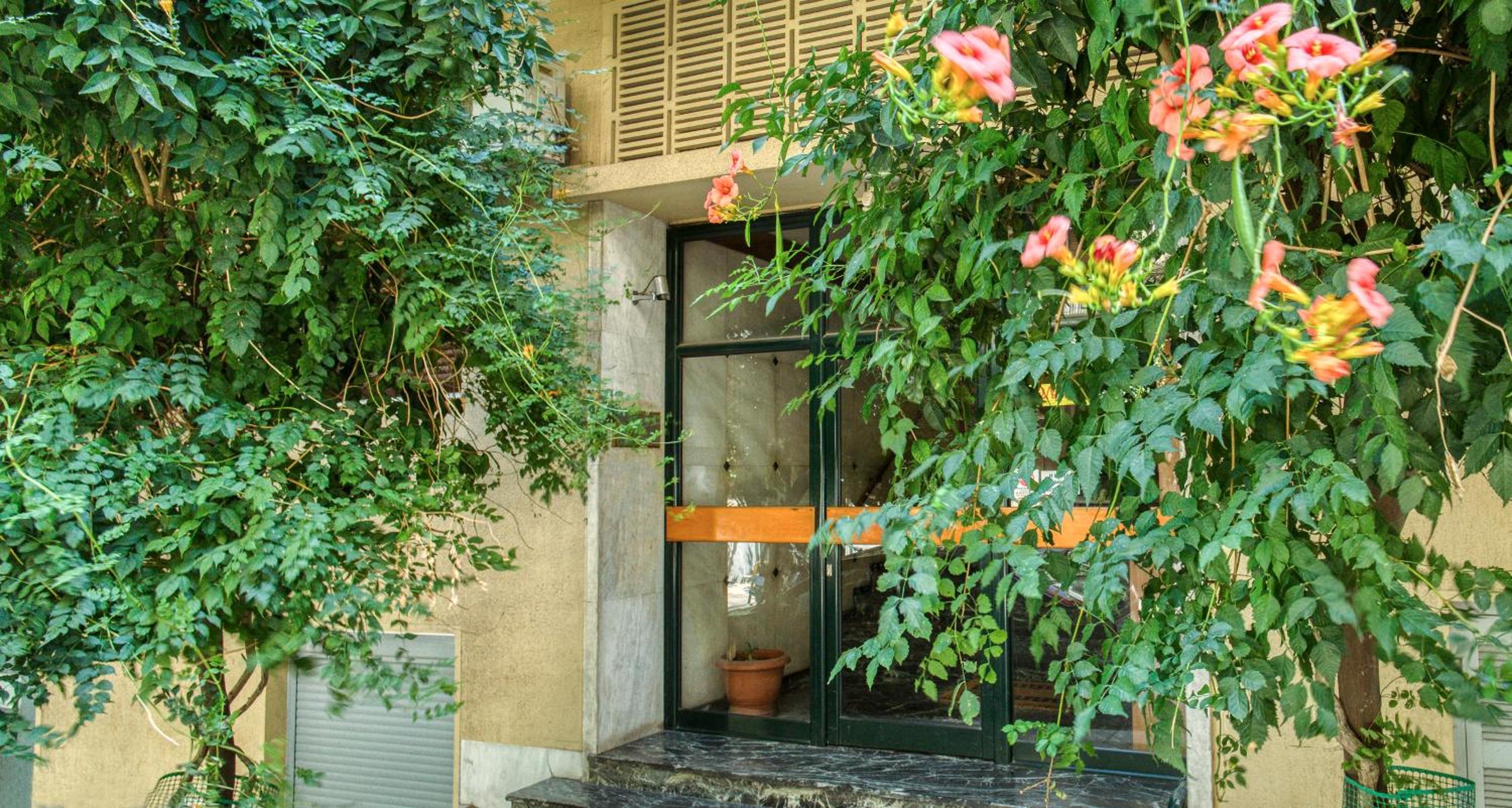 Elegant Light Two Bedroom Apartment in City Center