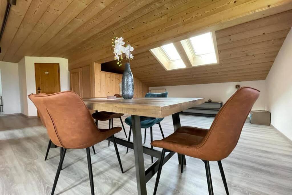 Gemütliche Ferienwohnung im DG am Tegernsee - Bergblick, Ruhe & ganz viel Platz
