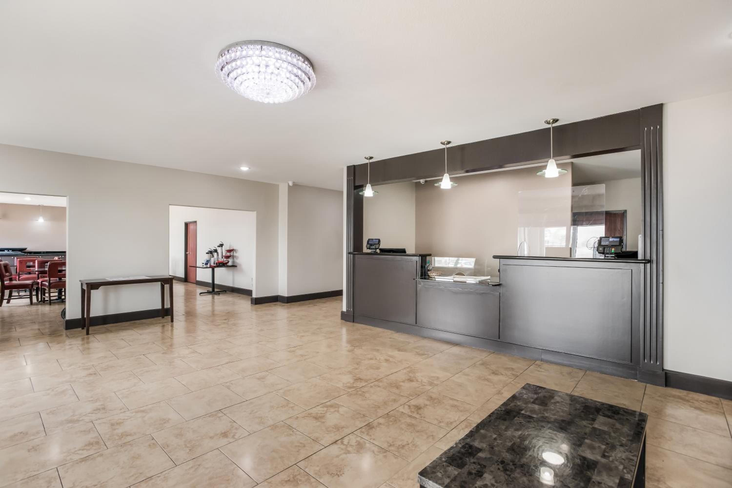 Lake Charles Vacations - Red Roof Inn  Suites Lake Charles - Property Image 1