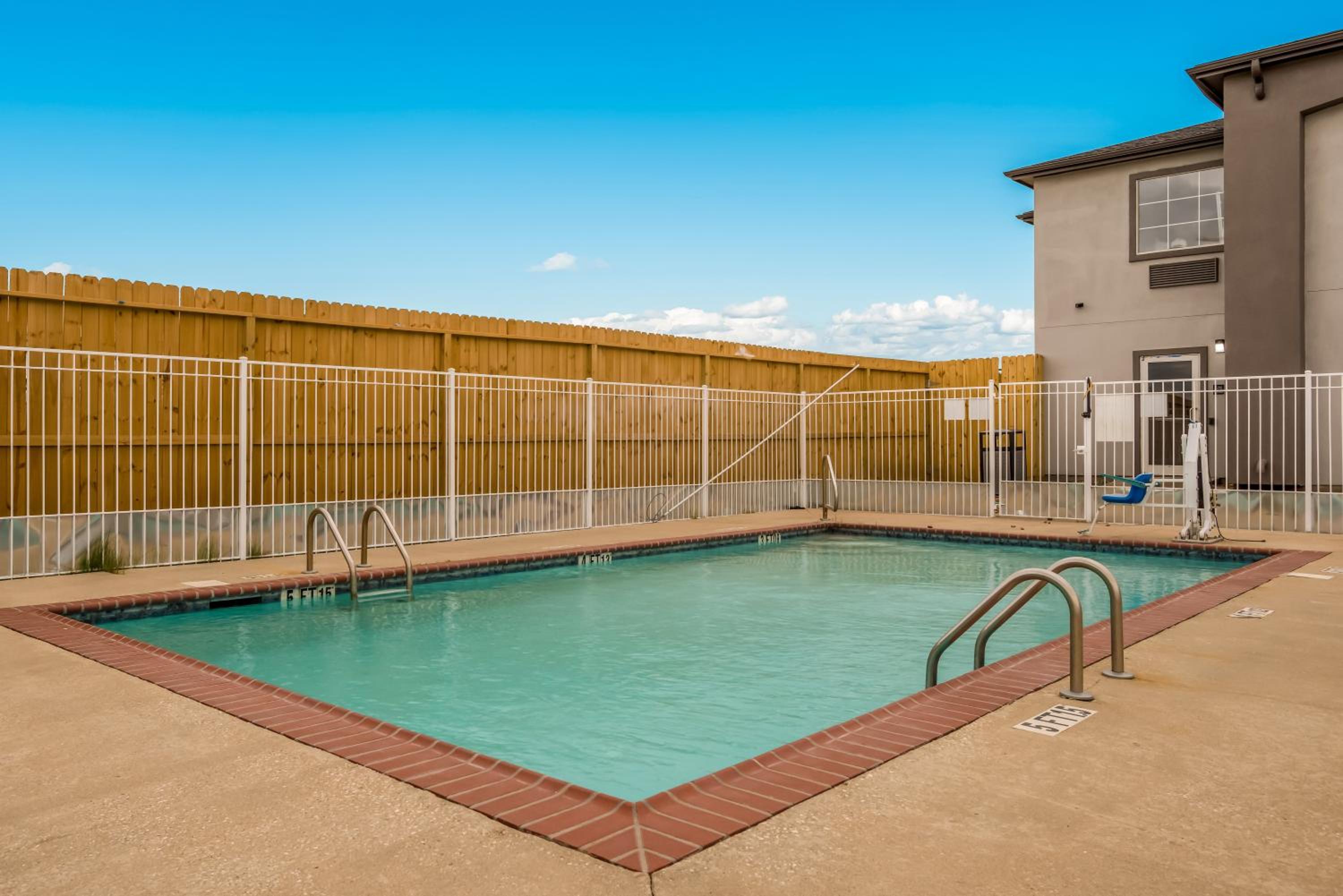 Lake Charles Vacations - Red Roof Inn Suites Lake Charles - Property Image 13