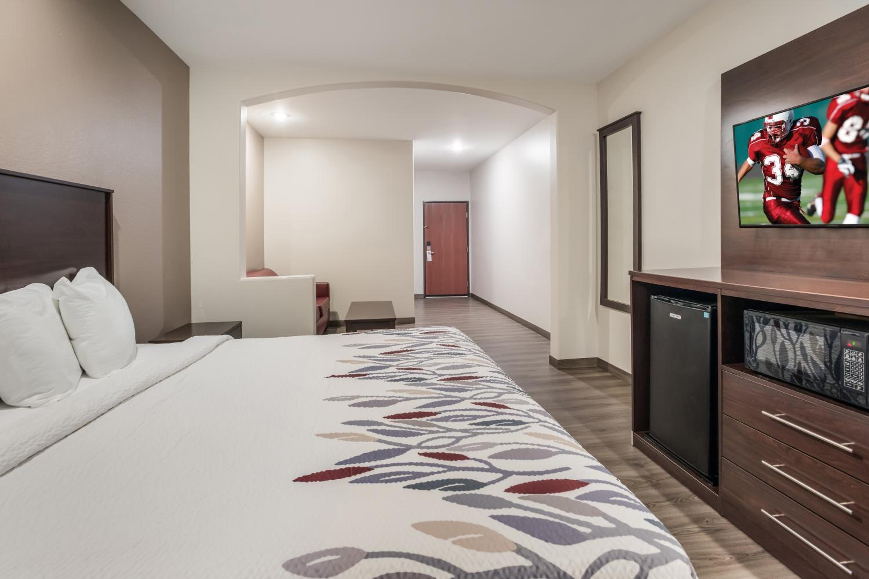 Lake Charles Vacations - Red Roof Inn Suites Lake Charles - Property Image 30
