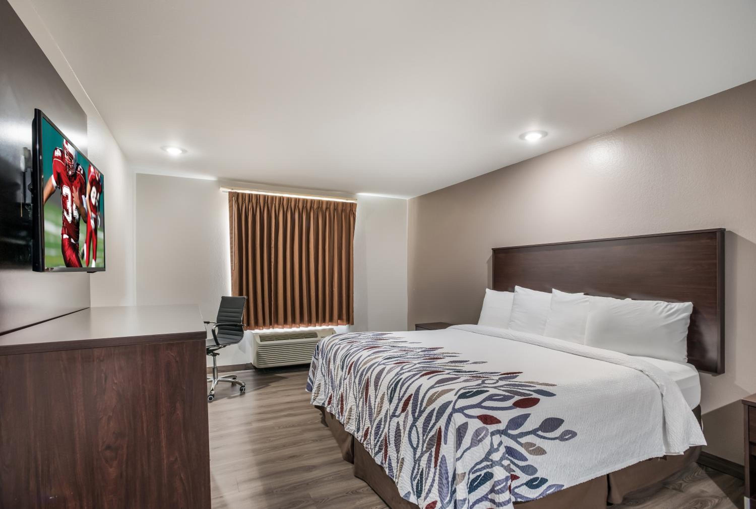 Lake Charles Vacations - Red Roof Inn Suites Lake Charles - Property Image 31