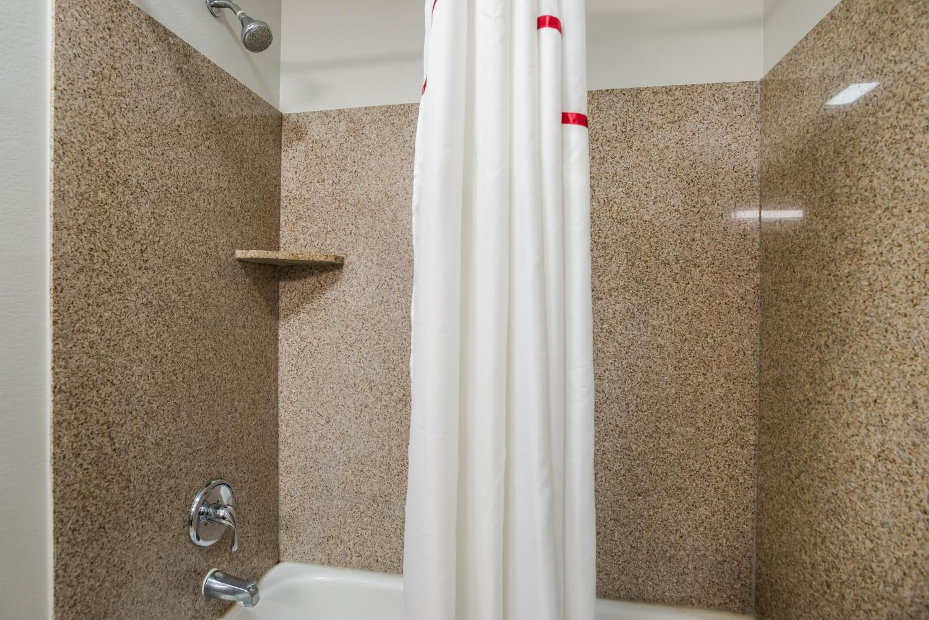 Lake Charles Vacations - Red Roof Inn Suites Lake Charles - Property Image 39