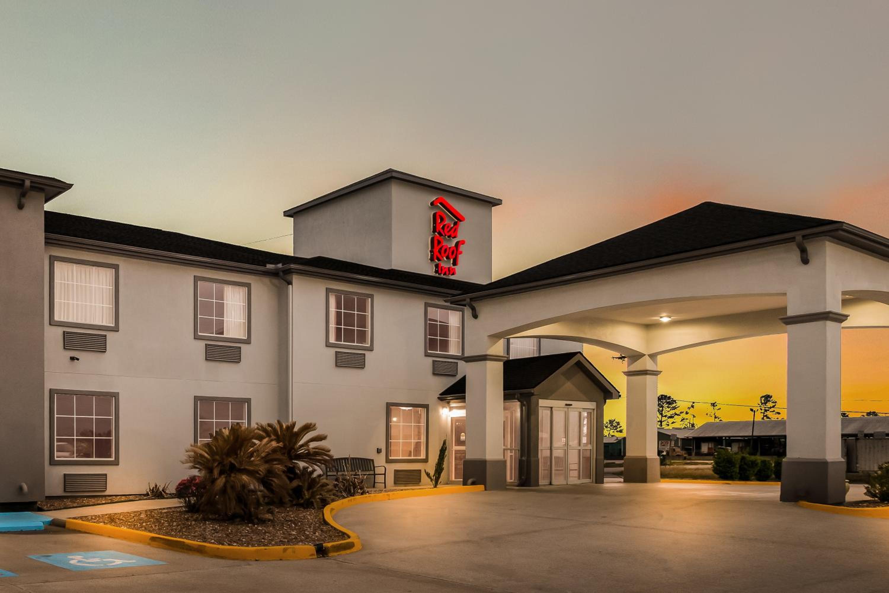 Lake Charles Vacations - Red Roof Inn  Suites Lake Charles - Property Image 10
