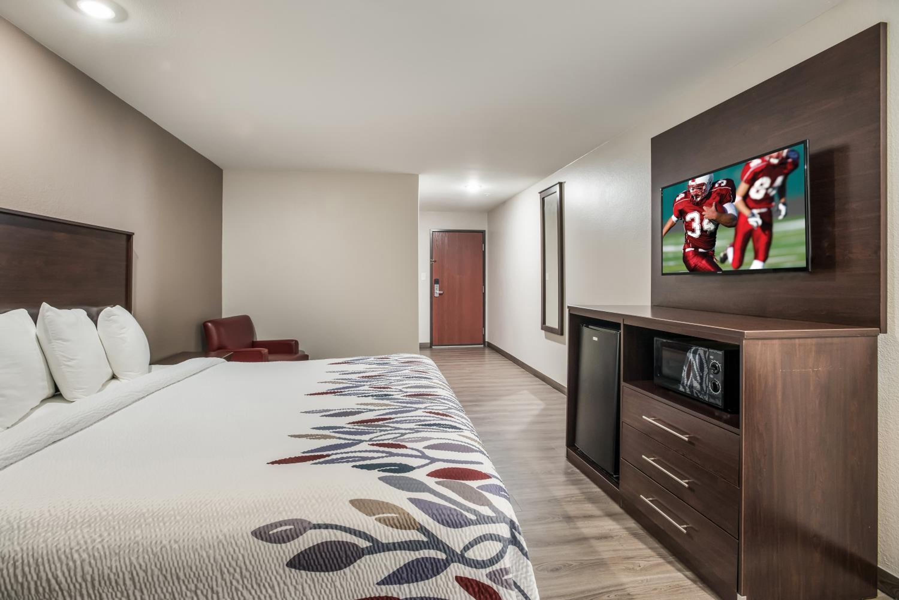 Lake Charles Vacations - Red Roof Inn Suites Lake Charles - Property Image 34
