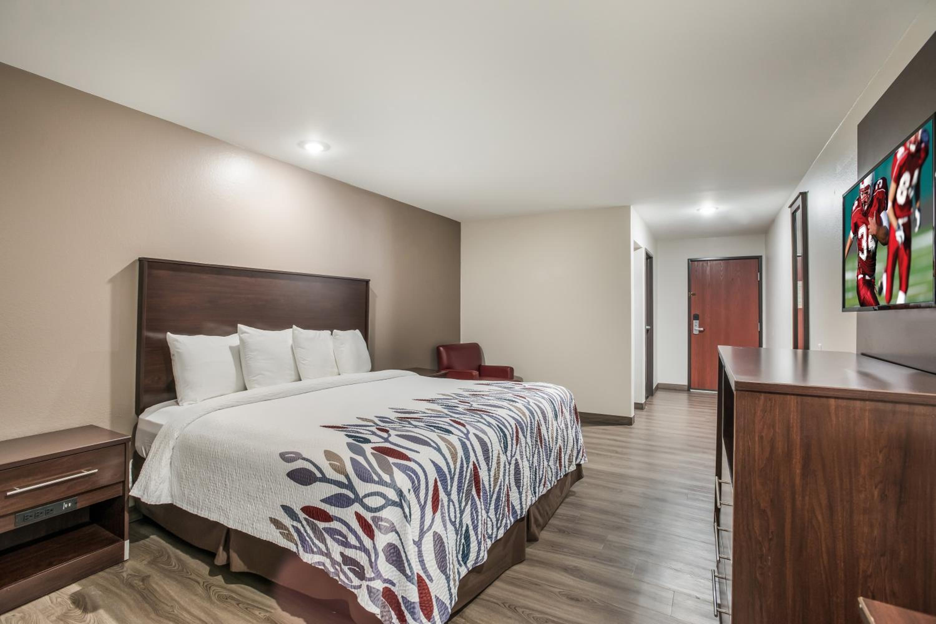 Lake Charles Vacations - Red Roof Inn Suites Lake Charles - Property Image 35