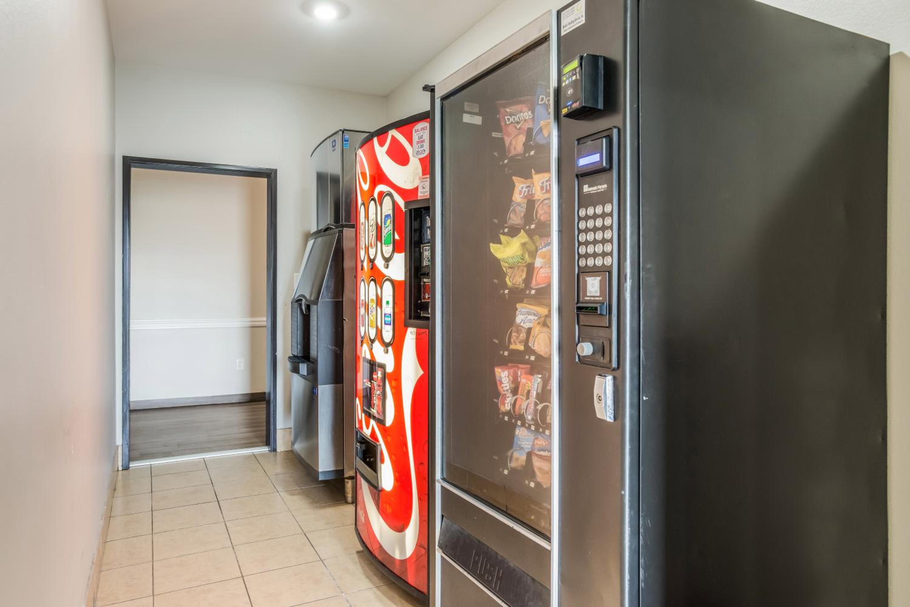 Lake Charles Vacations - Red Roof Inn Suites Lake Charles - Property Image 20