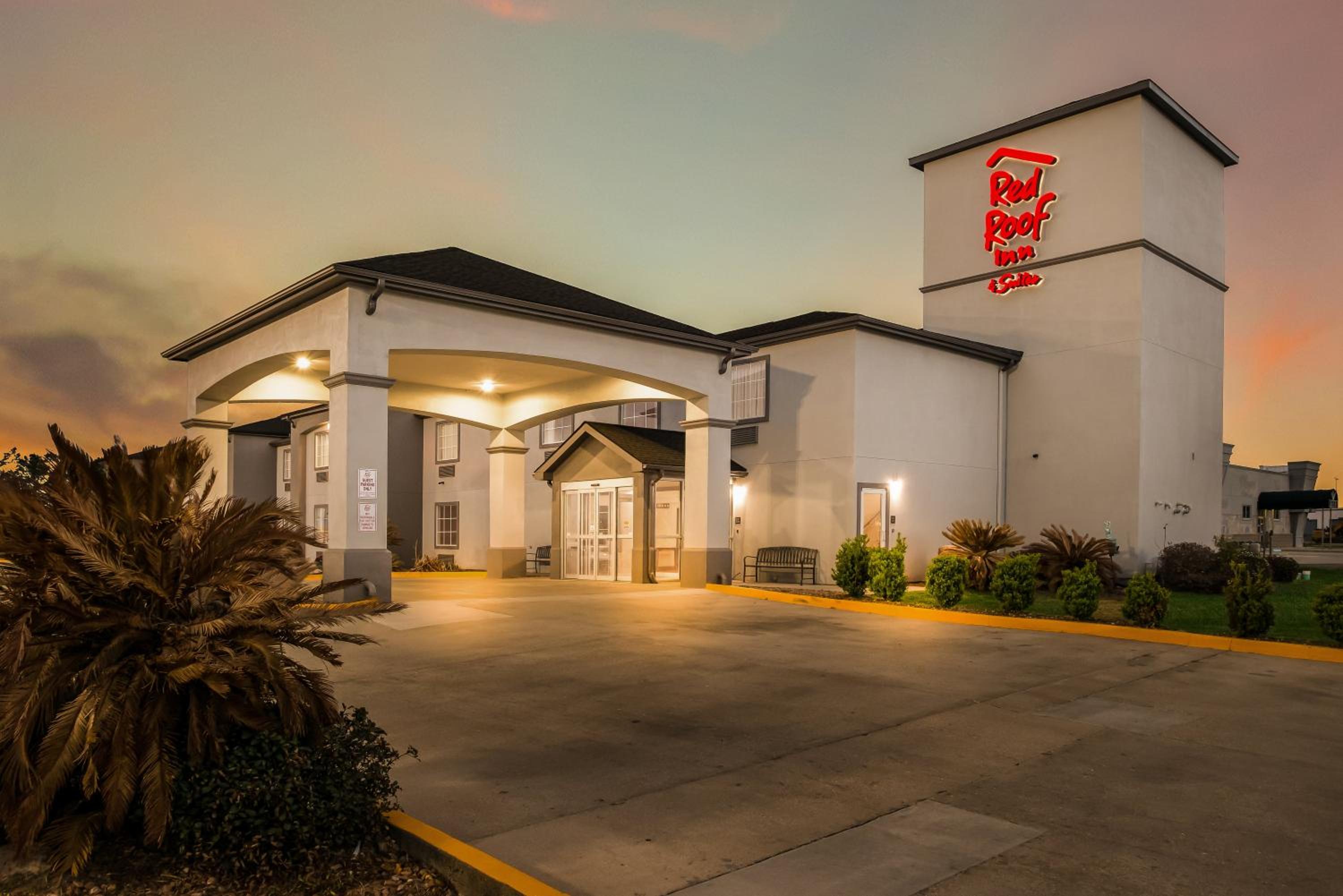 Lake Charles Vacations - Red Roof Inn  Suites Lake Charles - Property Image 8