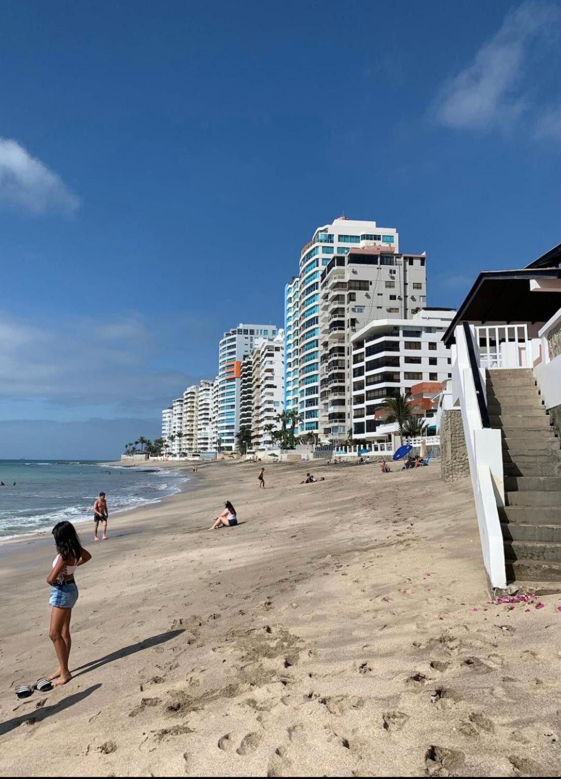 Hermoso Departamento Amueblado frente al mar view 2